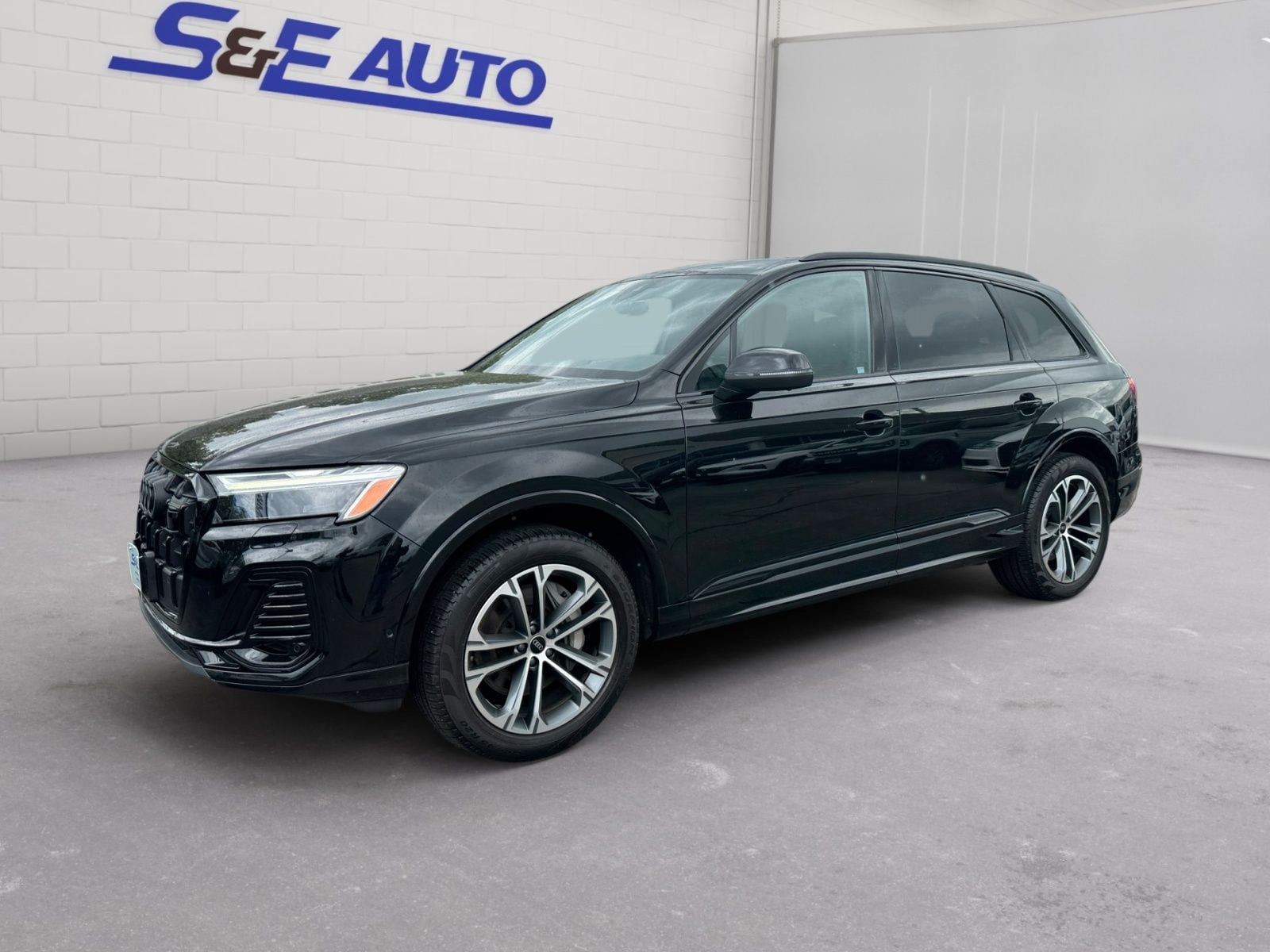 2025 Audi Q7 45 Premium Plus quattro Tiptronic's photo