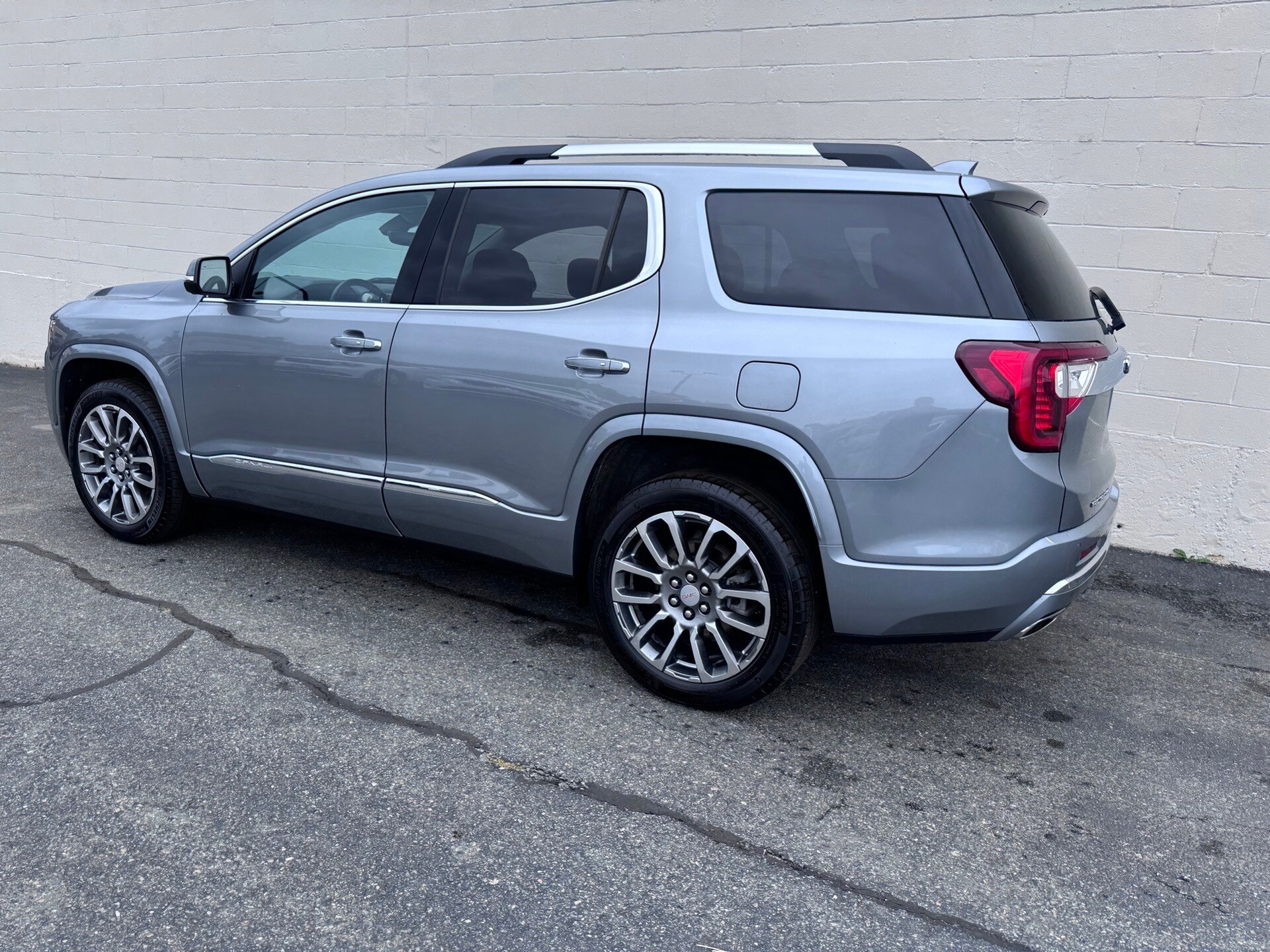 2023 Gmc Acadia Denali photo 2