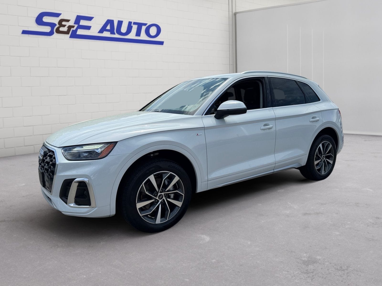 2023 Audi Q5 45 Premium Plus's photo