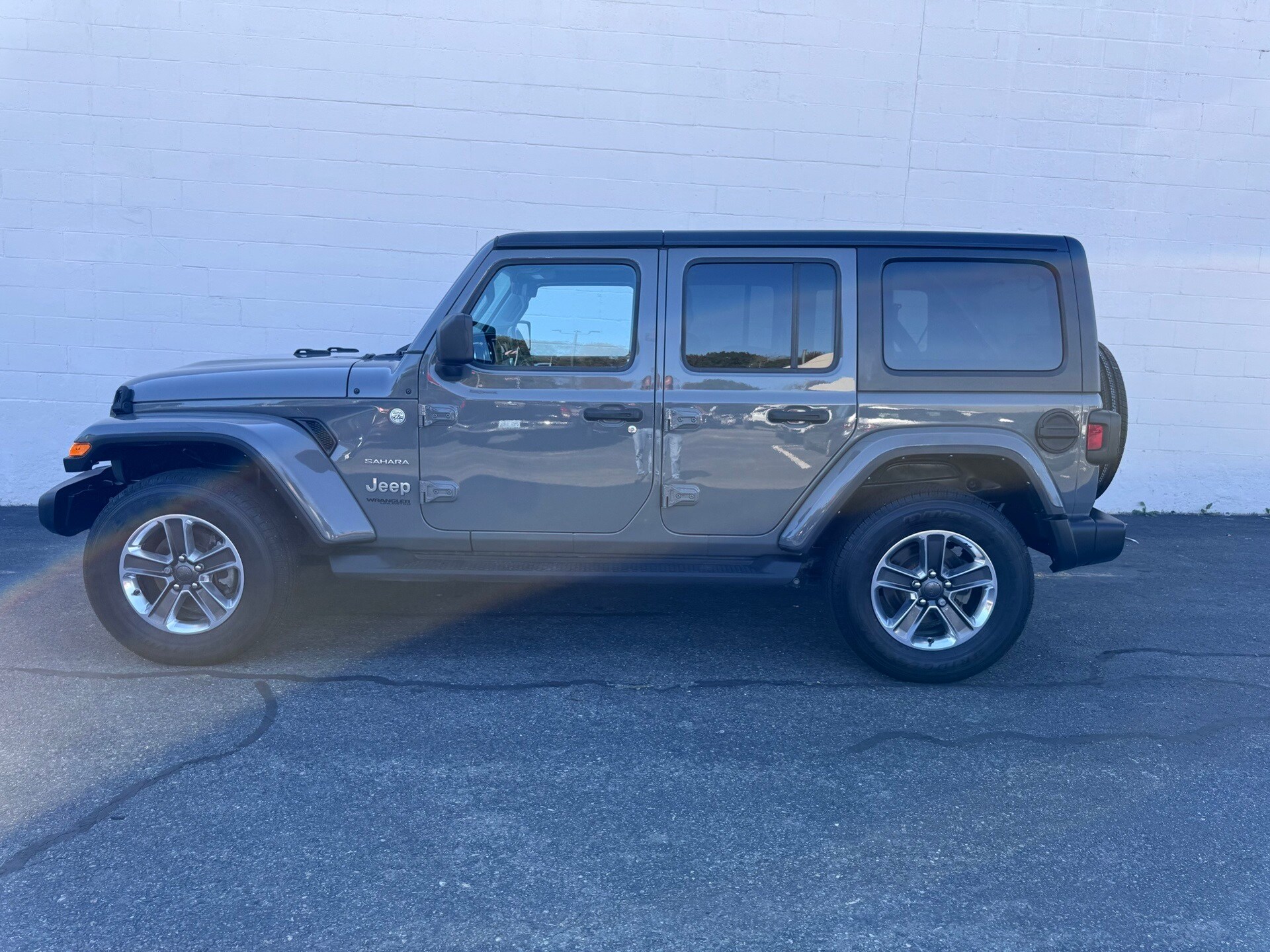 2021 Jeep Wrangler Unlimited Sahara photo 2