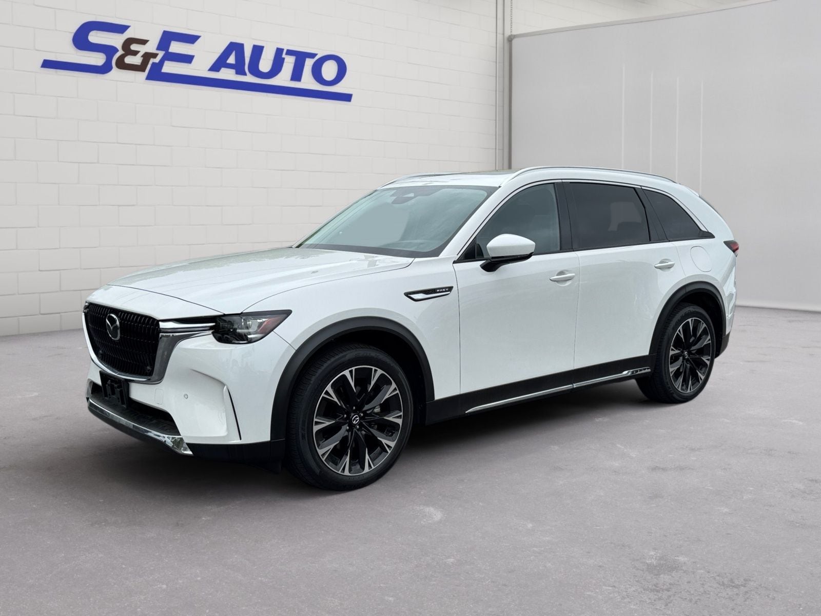 2024 Mazda CX-90 PHEV Premium Package's photo