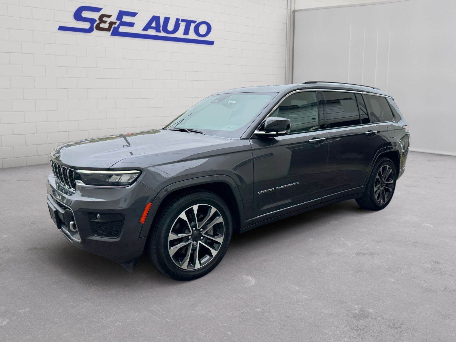 2022 Jeep Grand Cherokee L Overland's photo