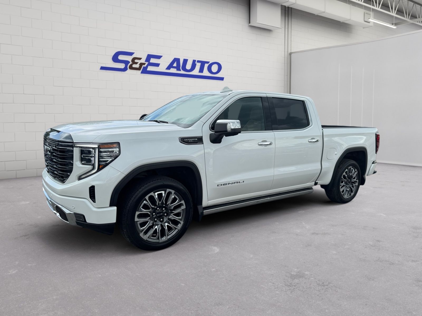2023 GMC Sierra 4WD Crew Cab Short Box Denali Ultimate's photo