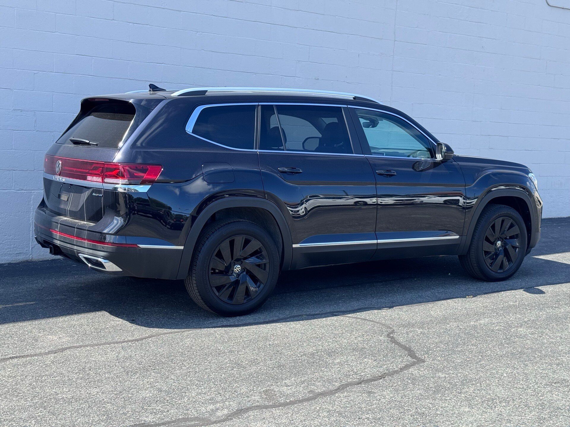 2024 Volkswagen Atlas SEL photo 3