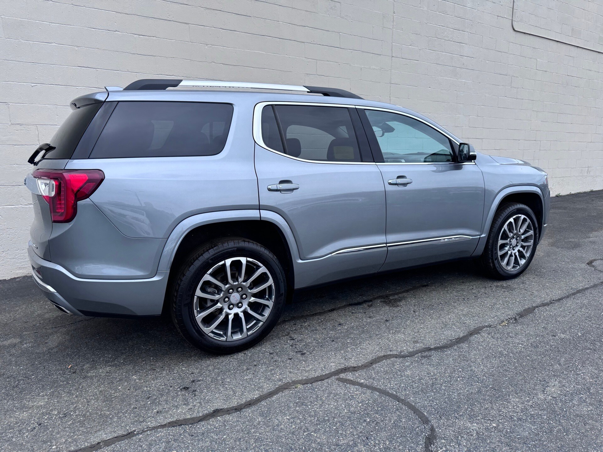 2023 Gmc Acadia Denali photo 3