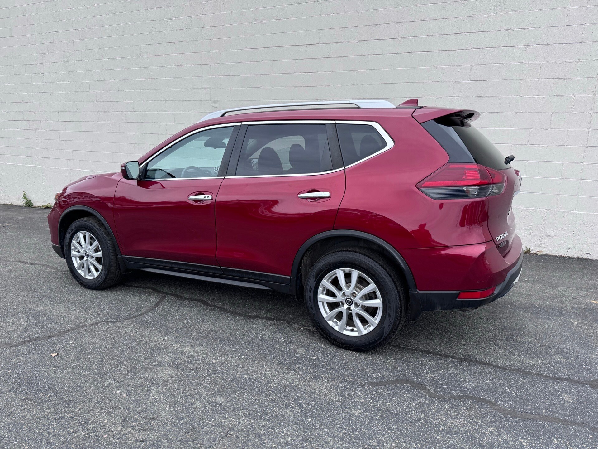 2020 Nissan Rogue SV photo 2