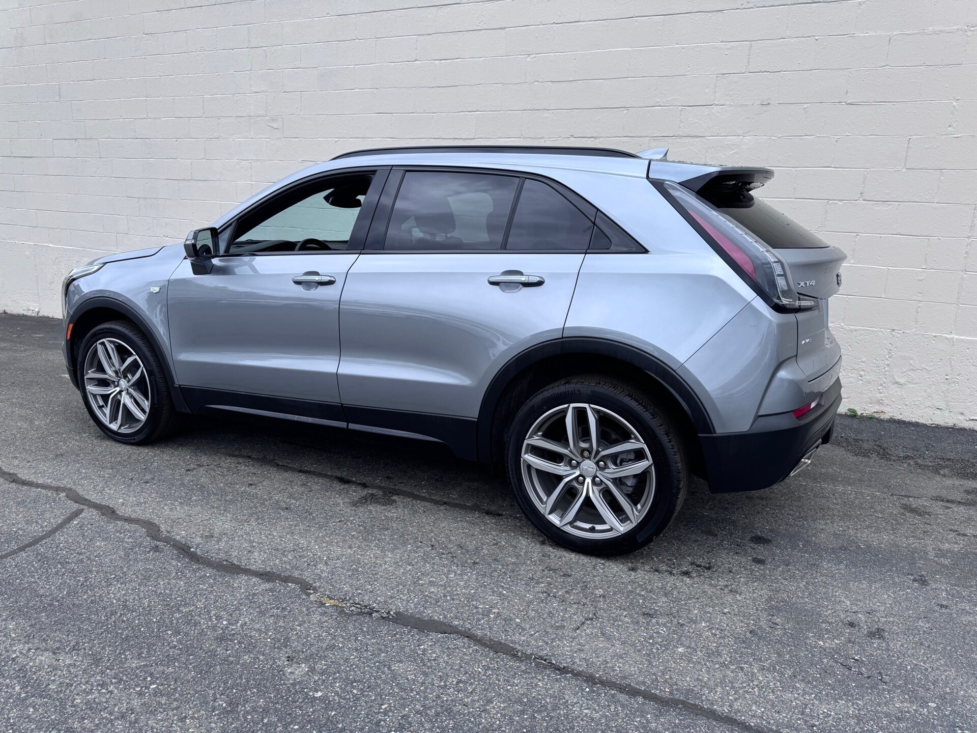 2023 Cadillac XT4 Sport photo 3