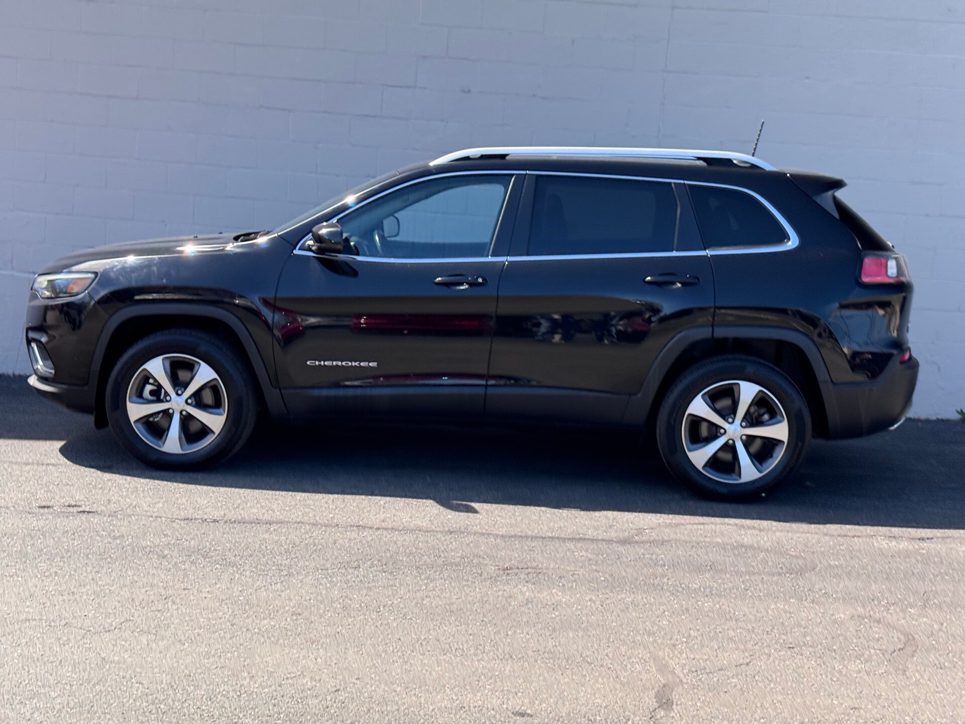 2021 Jeep Cherokee Limited photo 2