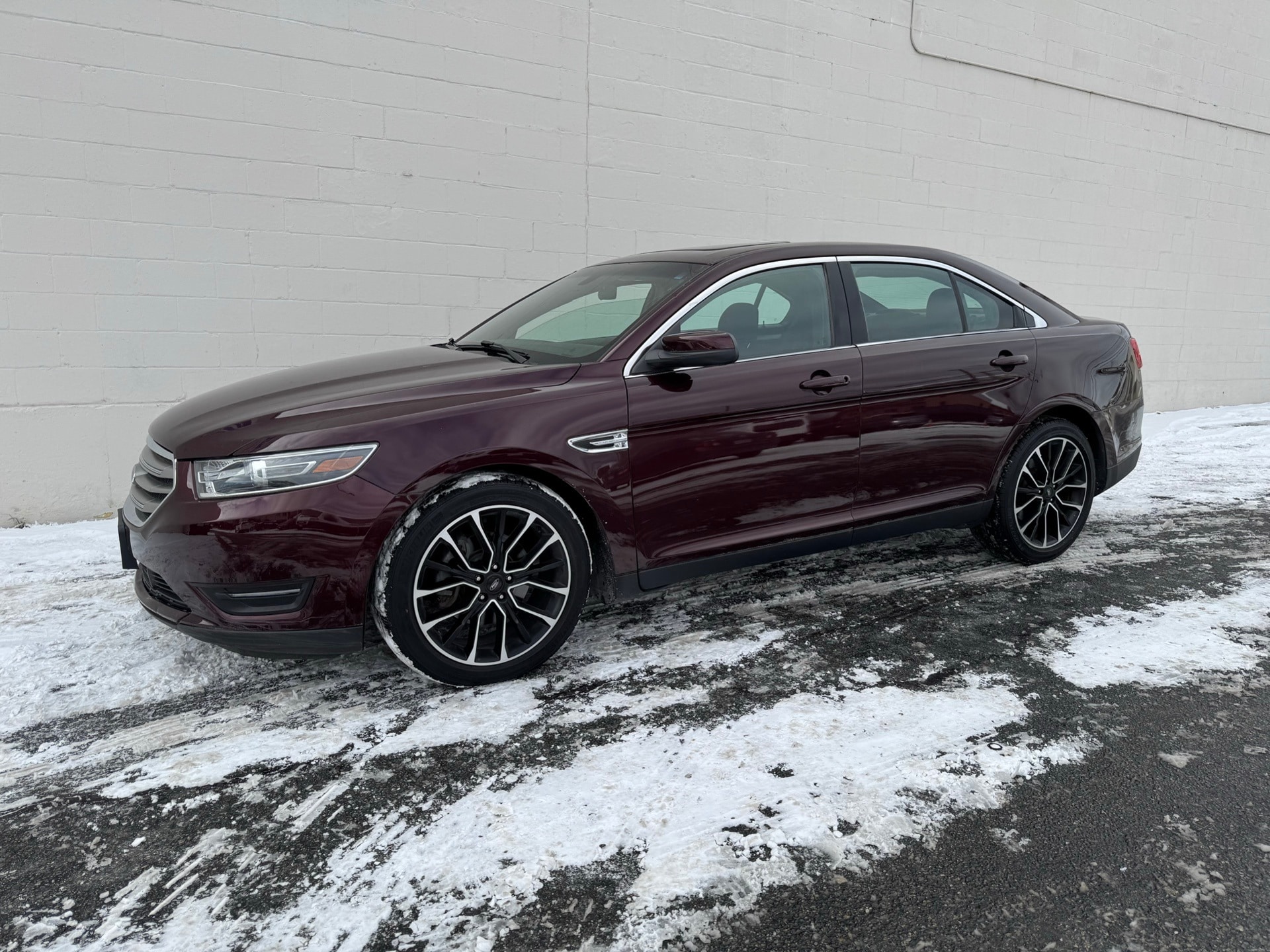2019 Ford Taurus SEL's photo