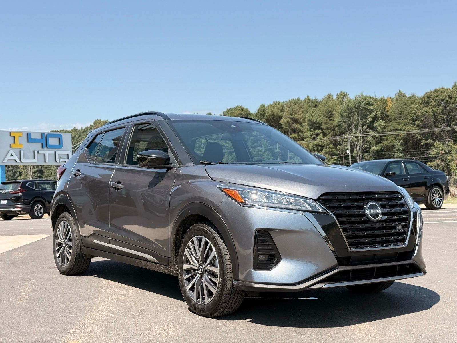 2024 Nissan Kicks SR photo 3