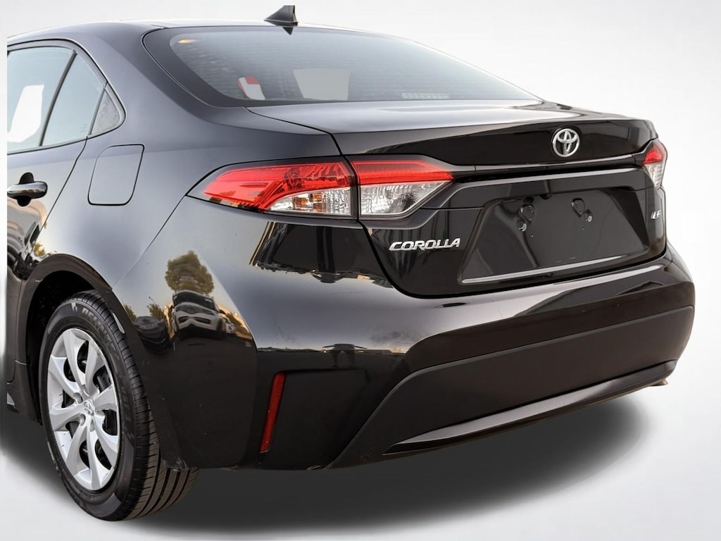 Used 2022 Toyota Corolla LE Sedan