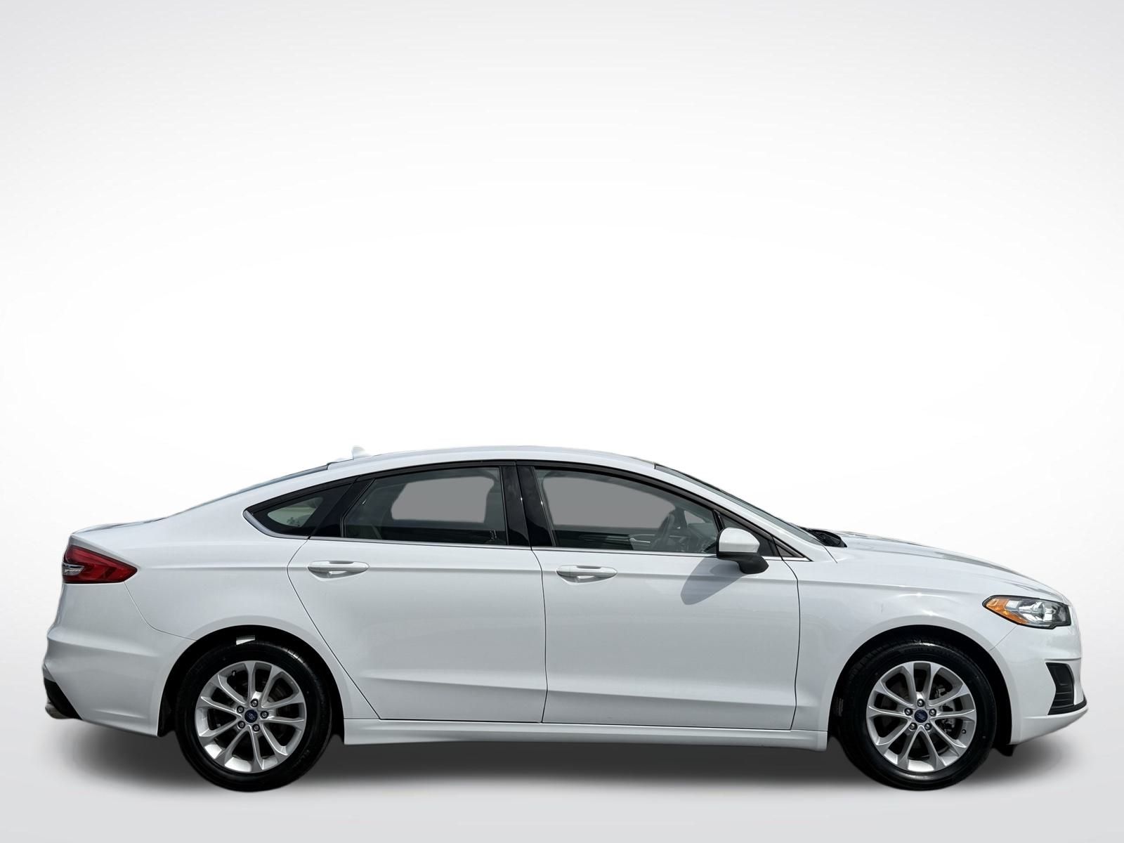 2020 Ford Fusion SE photo 4