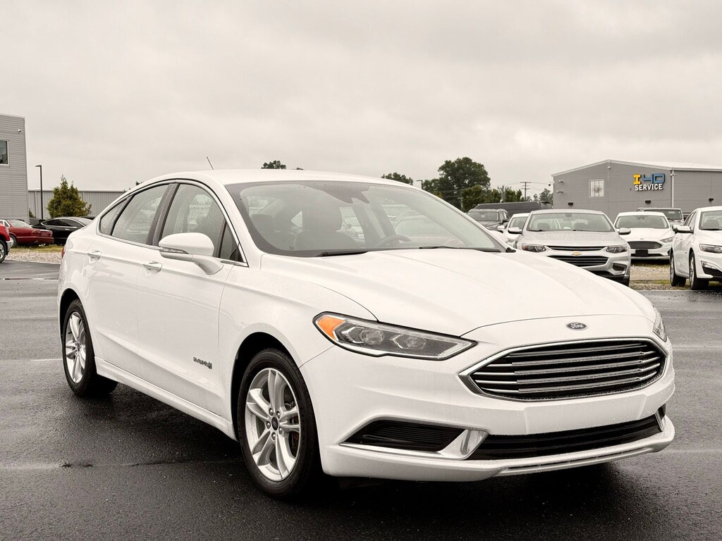 Used 2018 Ford Fusion Hybrid SE Sedan