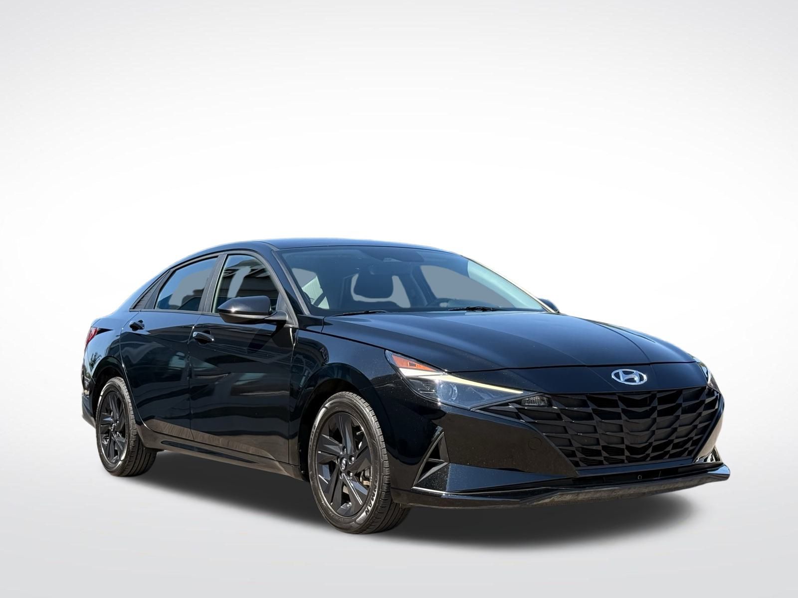 2023 Hyundai Elantra SEL photo 3