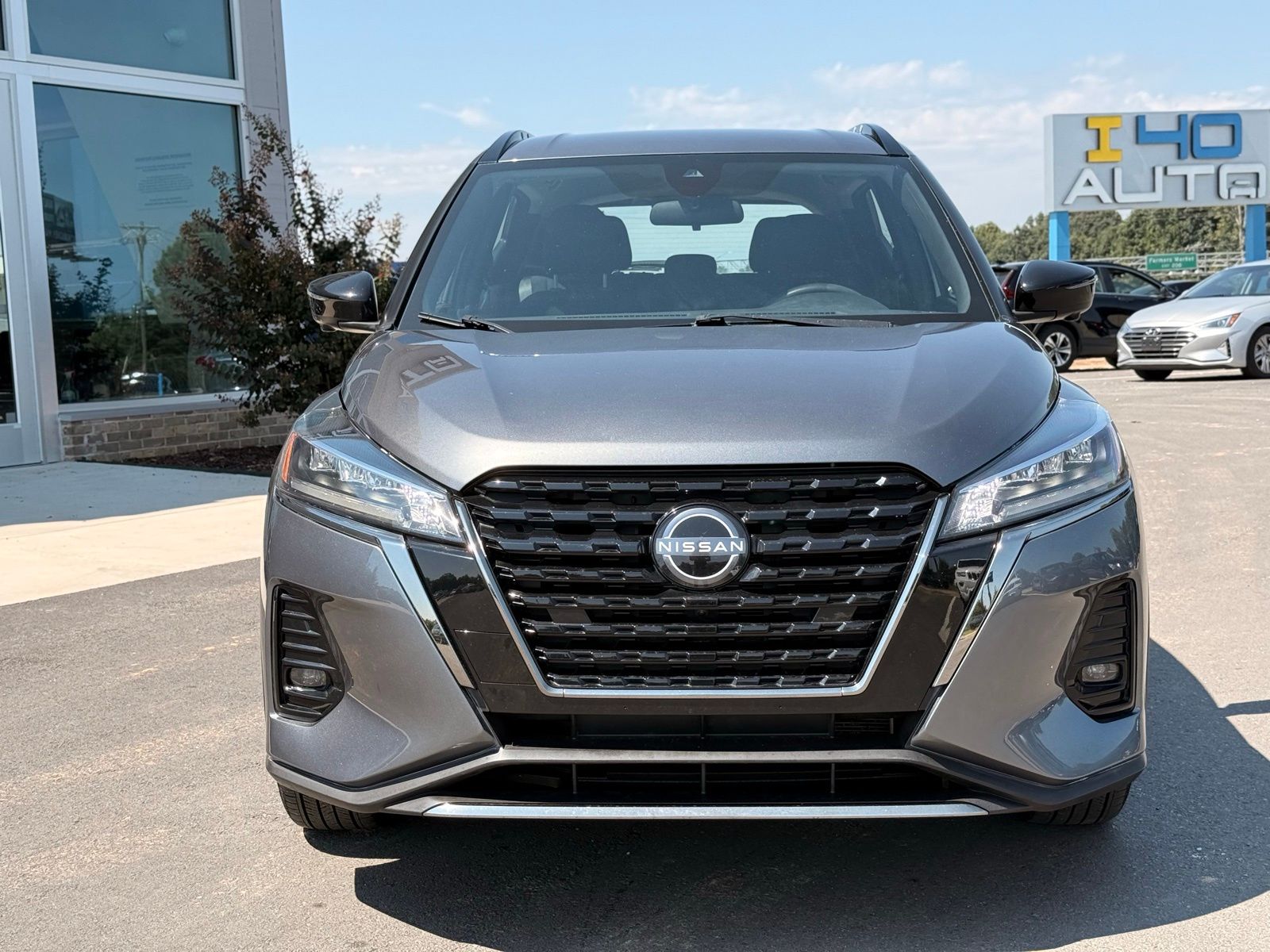 2024 Nissan Kicks SR photo 2