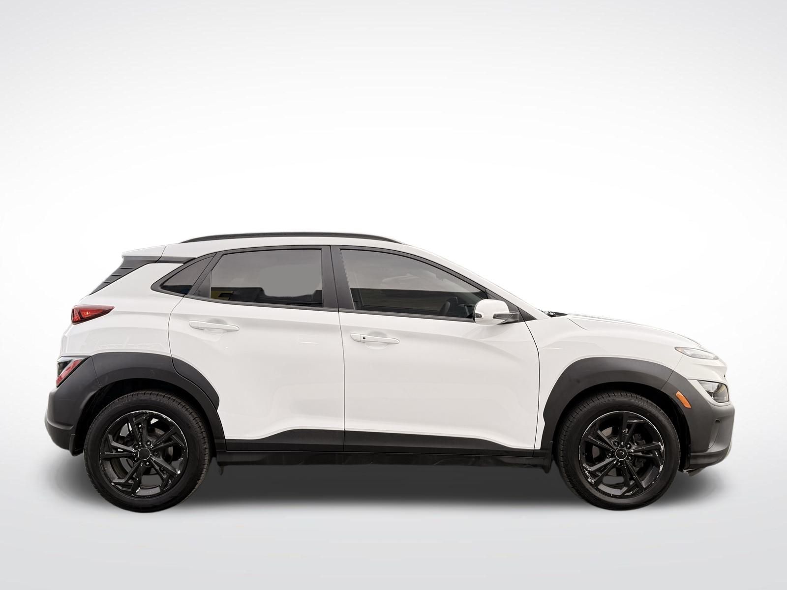 2022 Hyundai Kona SEL photo 2