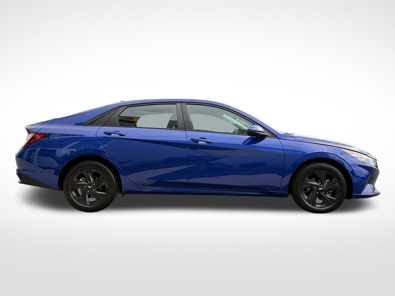 2023 Hyundai Elantra SEL photo 4