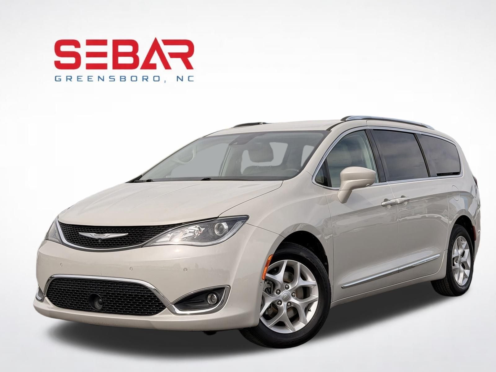 2017 Chrysler Pacifica Touring-L Plus's photo