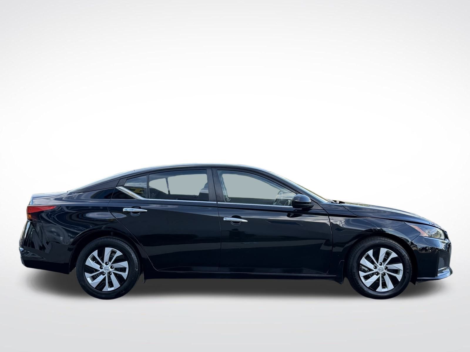 2023 Nissan Altima 2.5 S photo 4