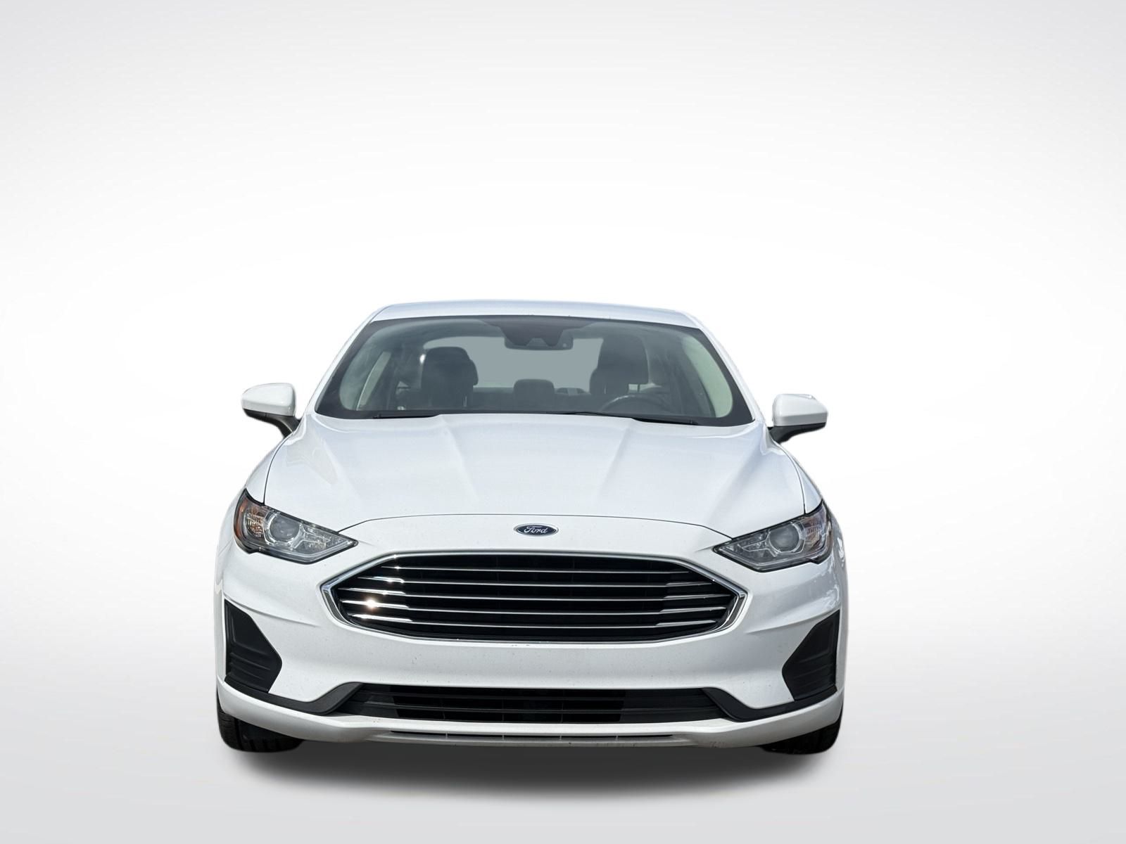 2020 Ford Fusion SE photo 2