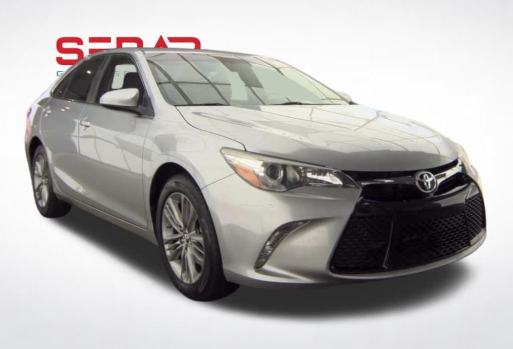 Used 2016 Toyota Camry SE Sedan