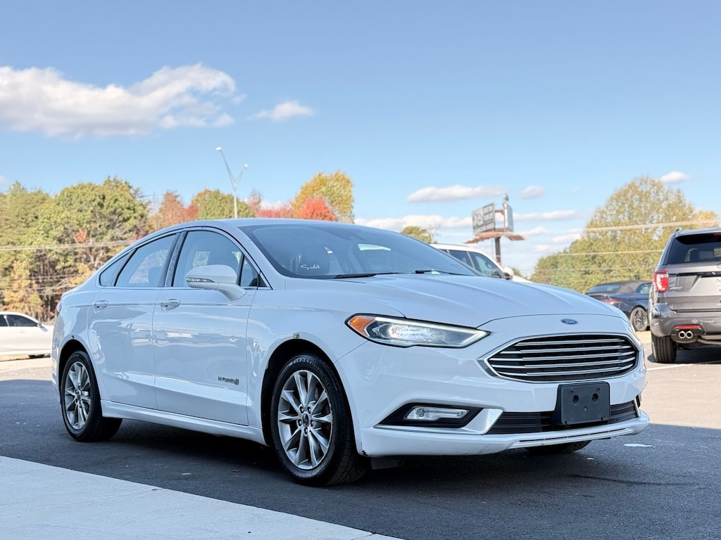 Used 2017 Ford Fusion Hybrid SE Sedan