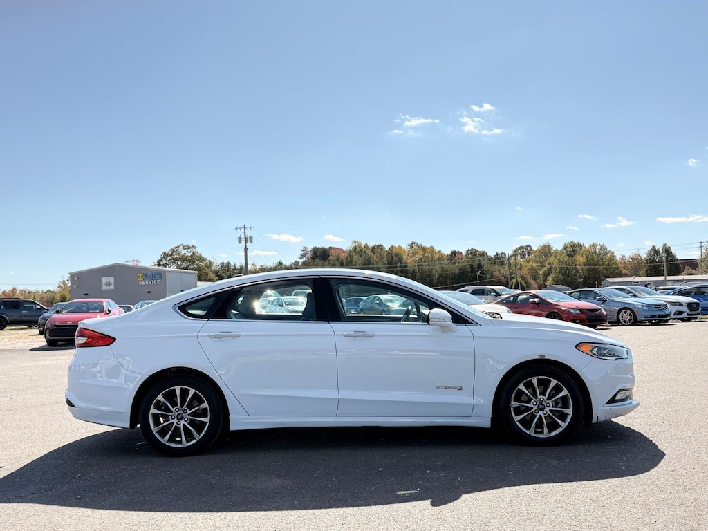 Used 2017 Ford Fusion Hybrid SE Sedan