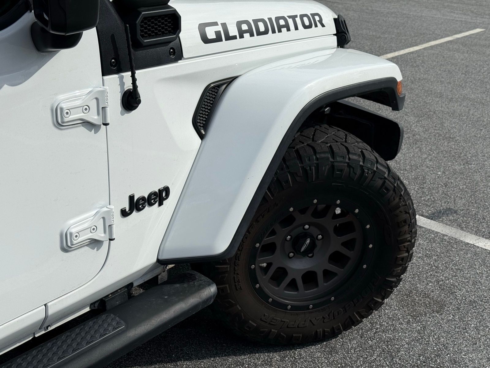 2023 Jeep Gladiator Sport photo 4