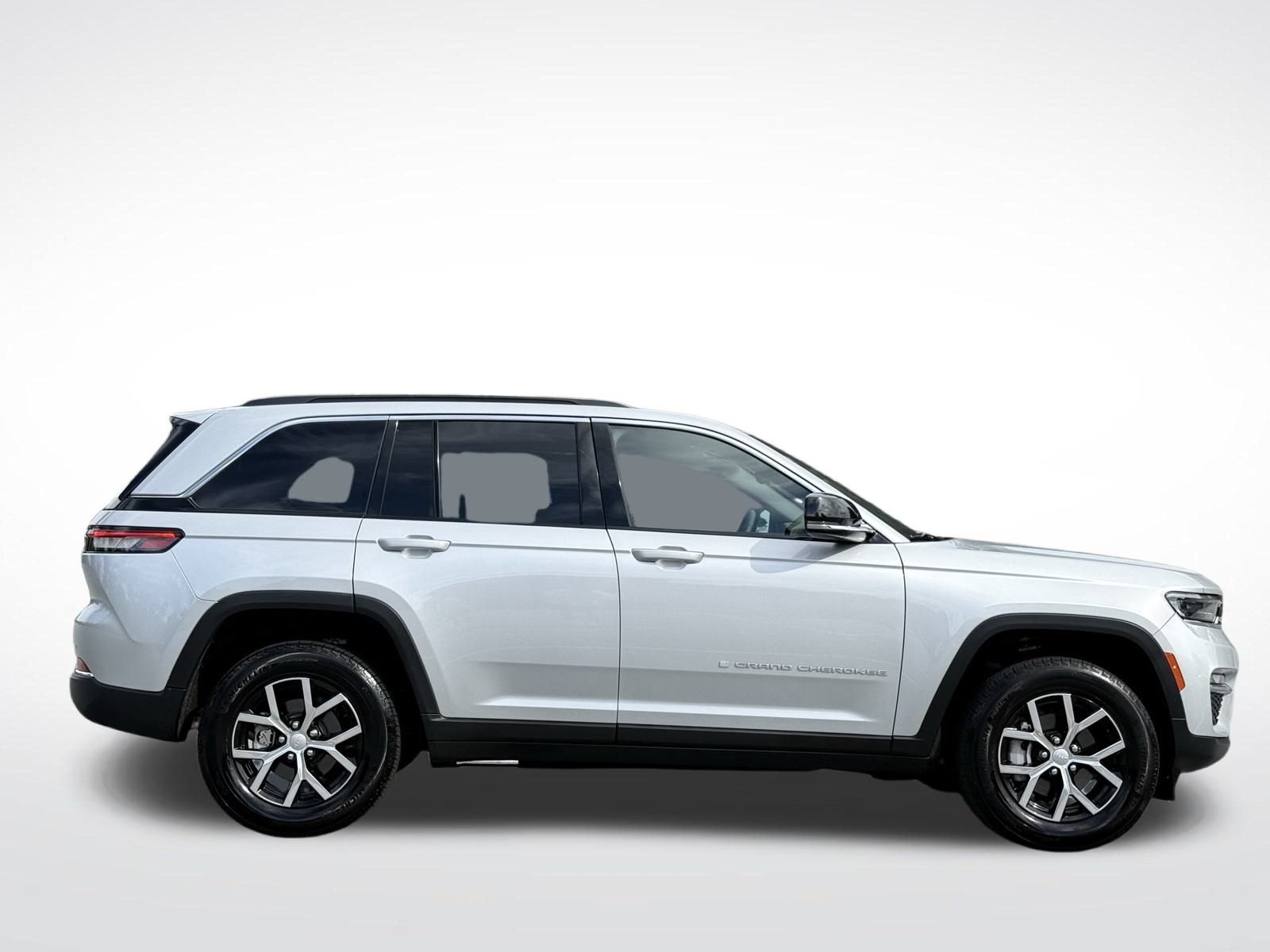 2024 Jeep Grand Cherokee Limited photo 2