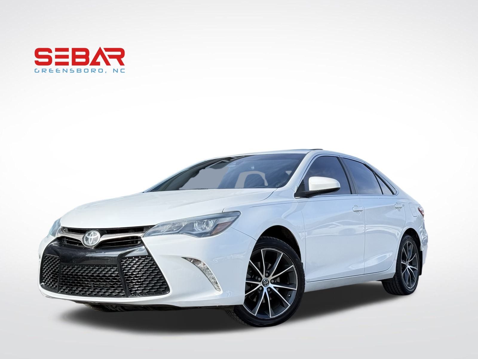 2016 Toyota Camry XSE's photo
