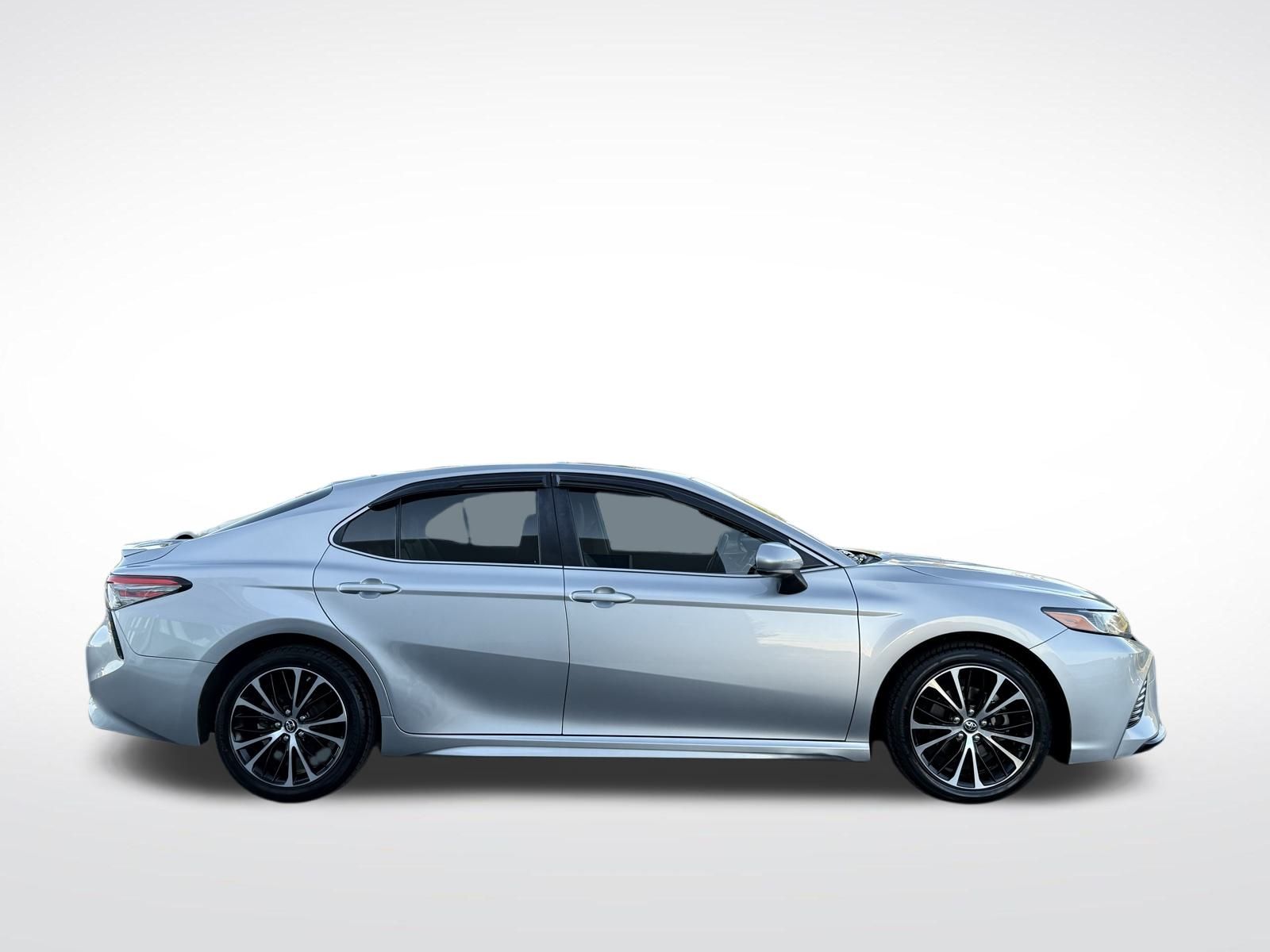 2018 Toyota Camry SE photo 4