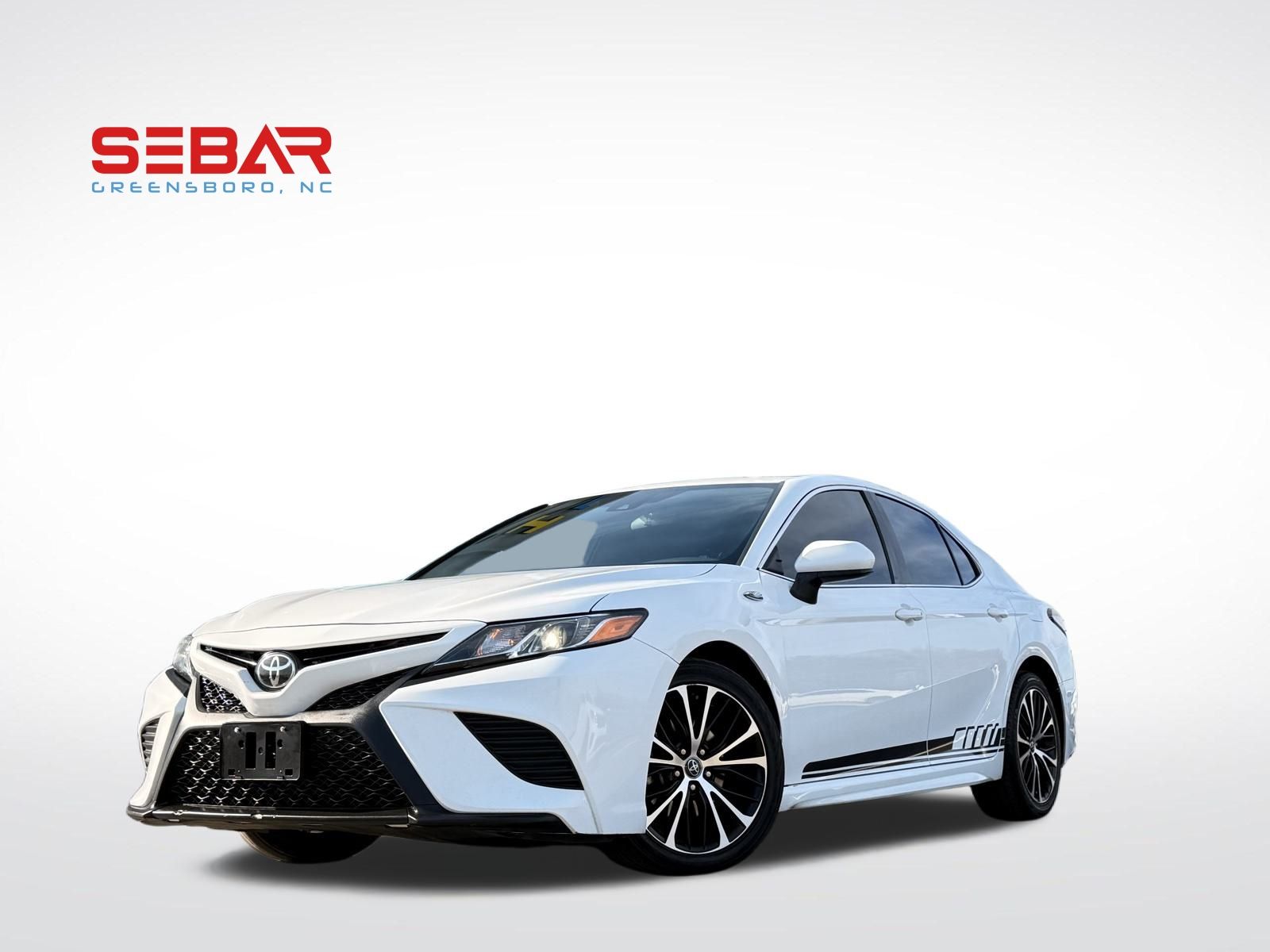 2019 Toyota Camry SE's photo