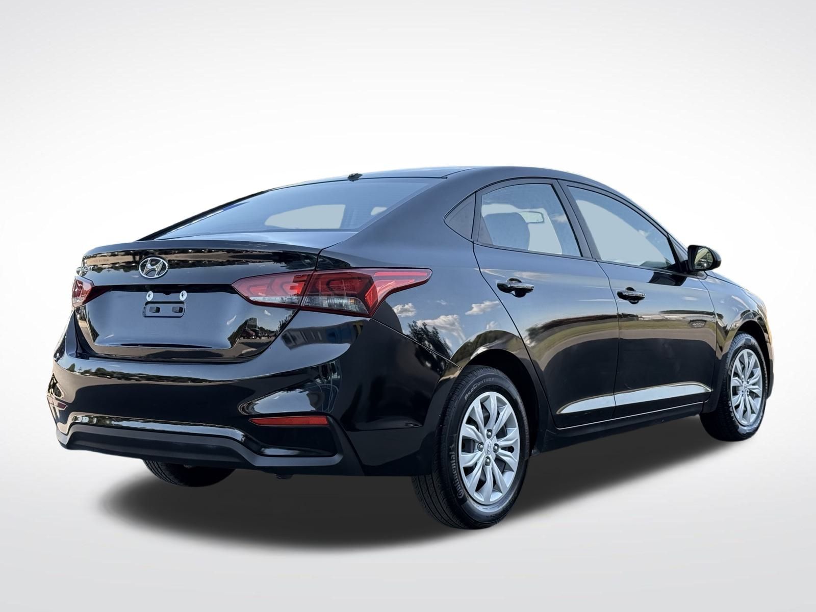 2022 Hyundai Accent SE photo 3