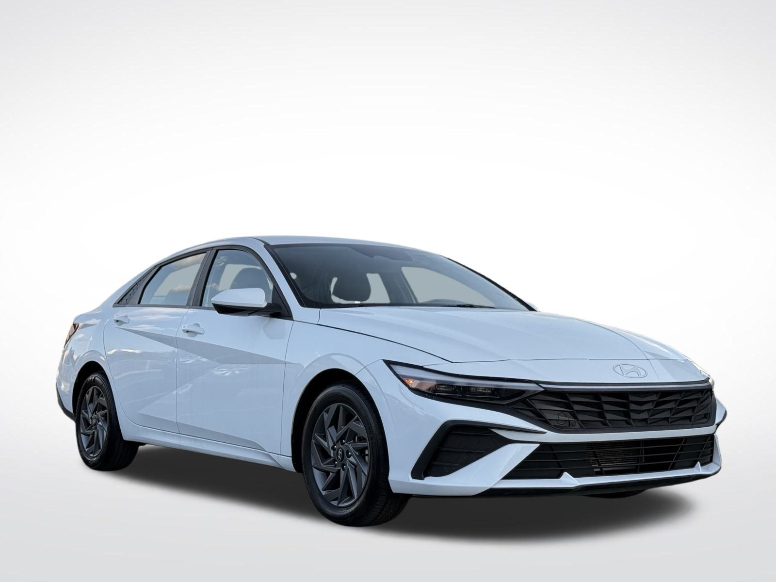 2024 Hyundai Elantra SEL photo 3