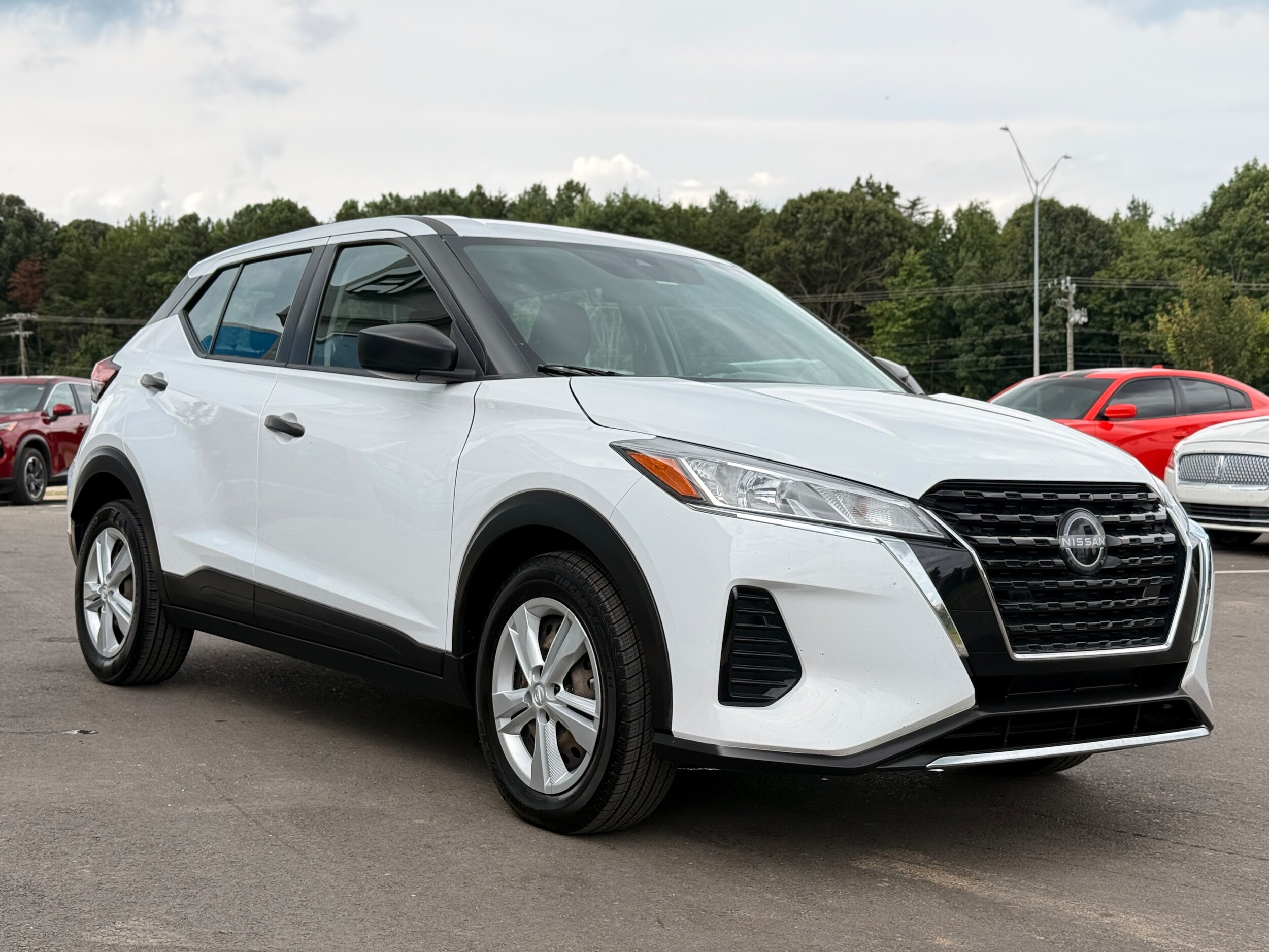 2023 Nissan Kicks S photo 2