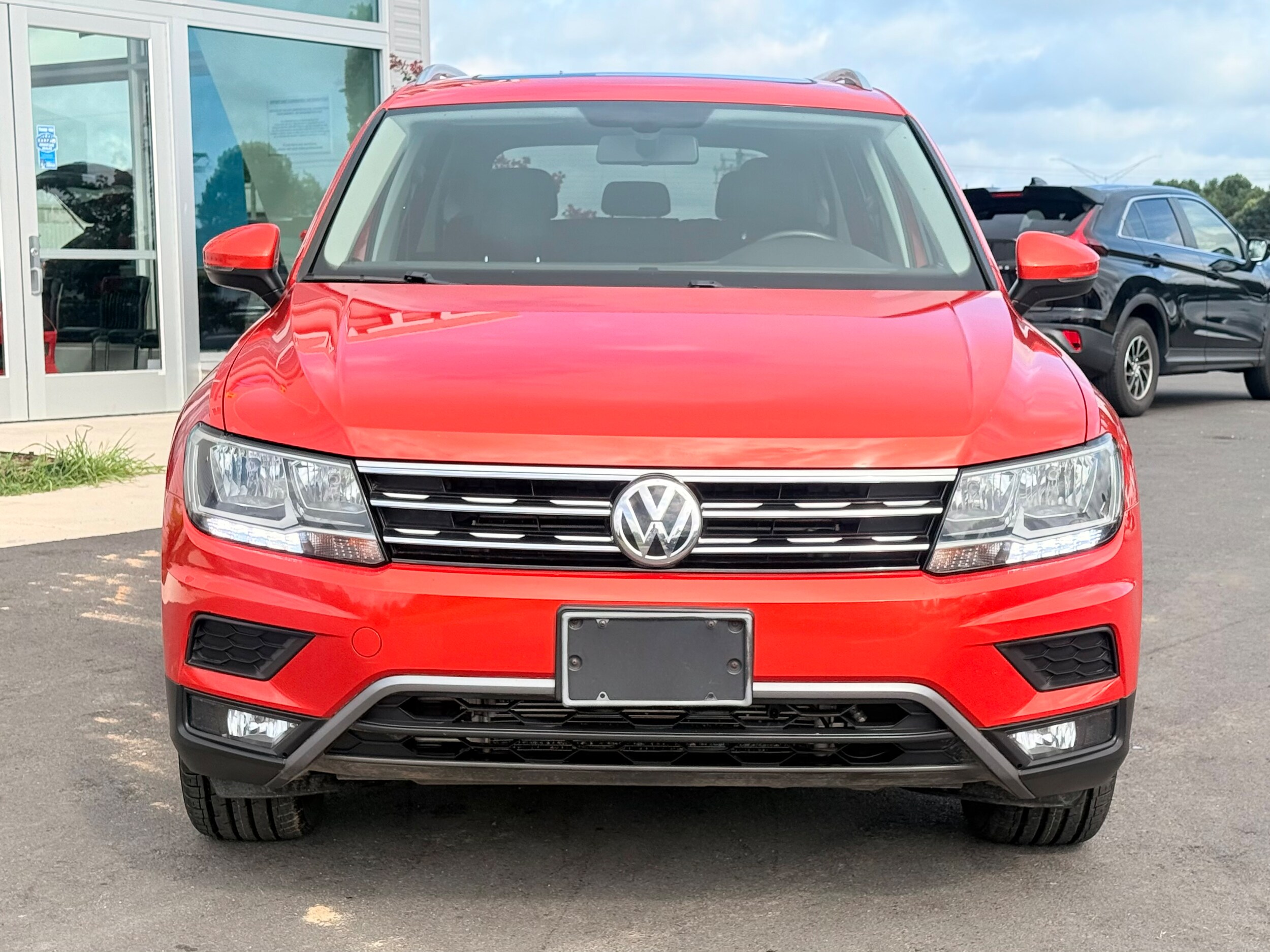 2018 Volkswagen Tiguan SEL photo 2