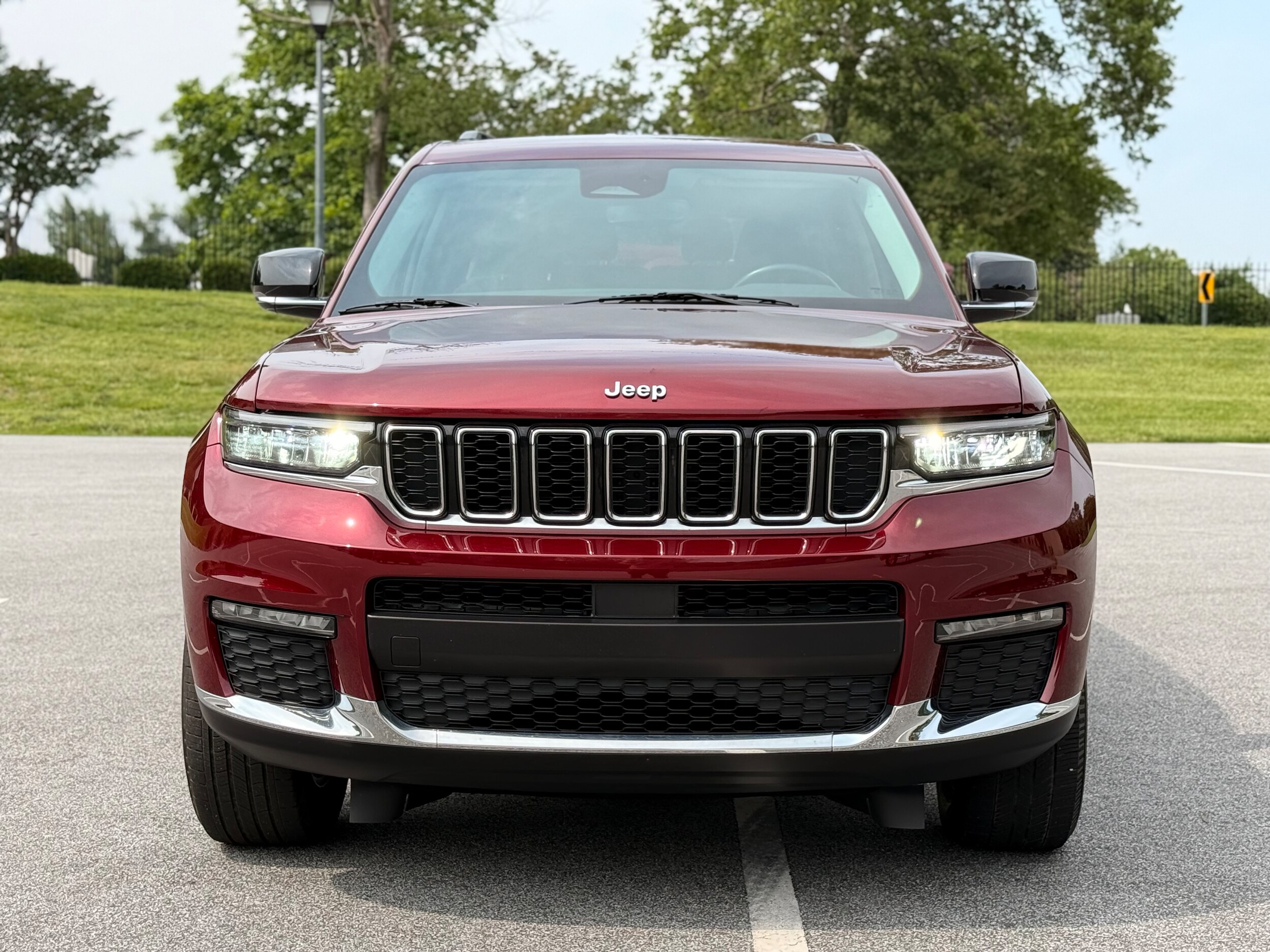 2021 Jeep Grand Cherokee L photo 2