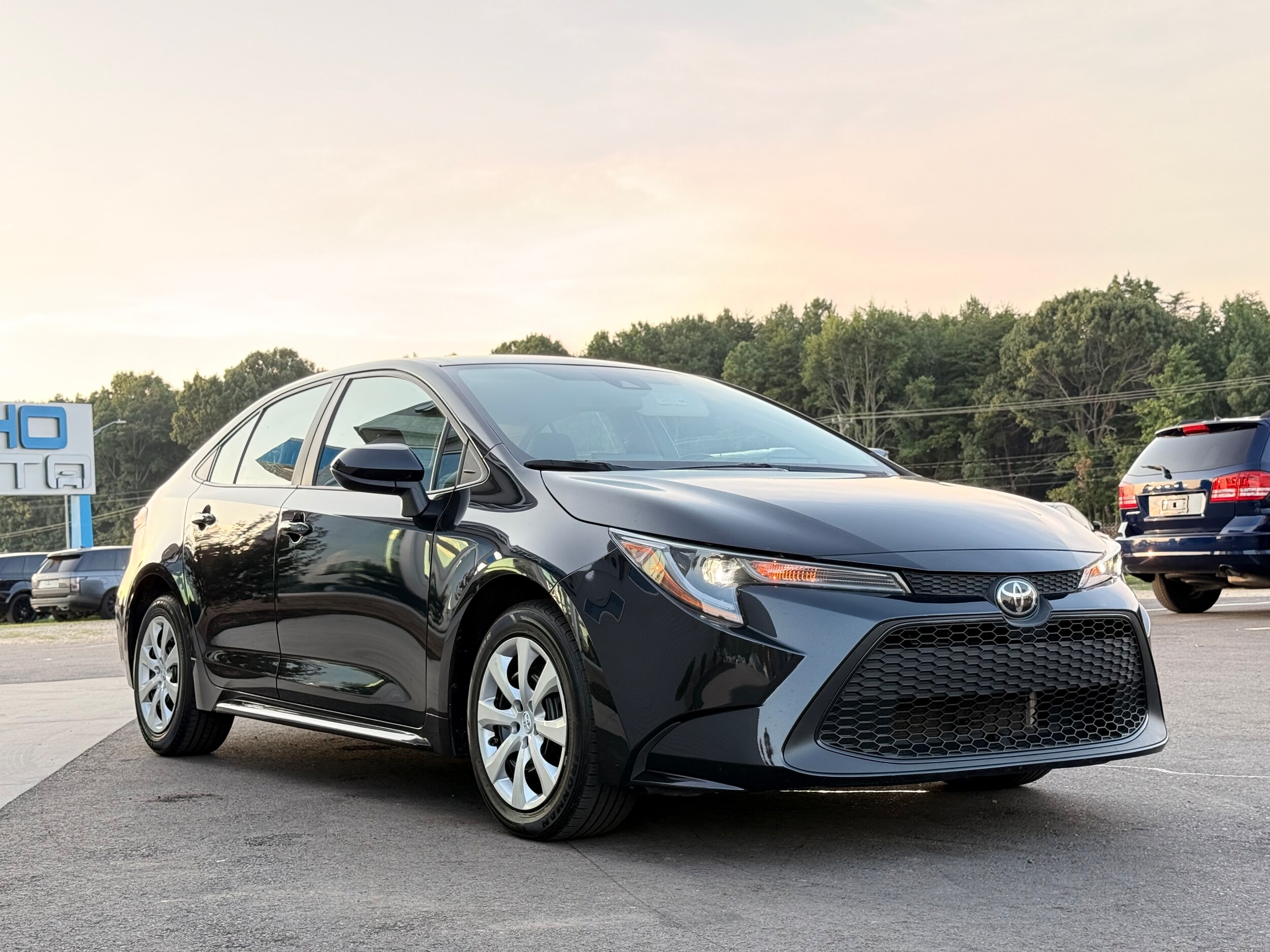 2022 Toyota Corolla LE photo 3