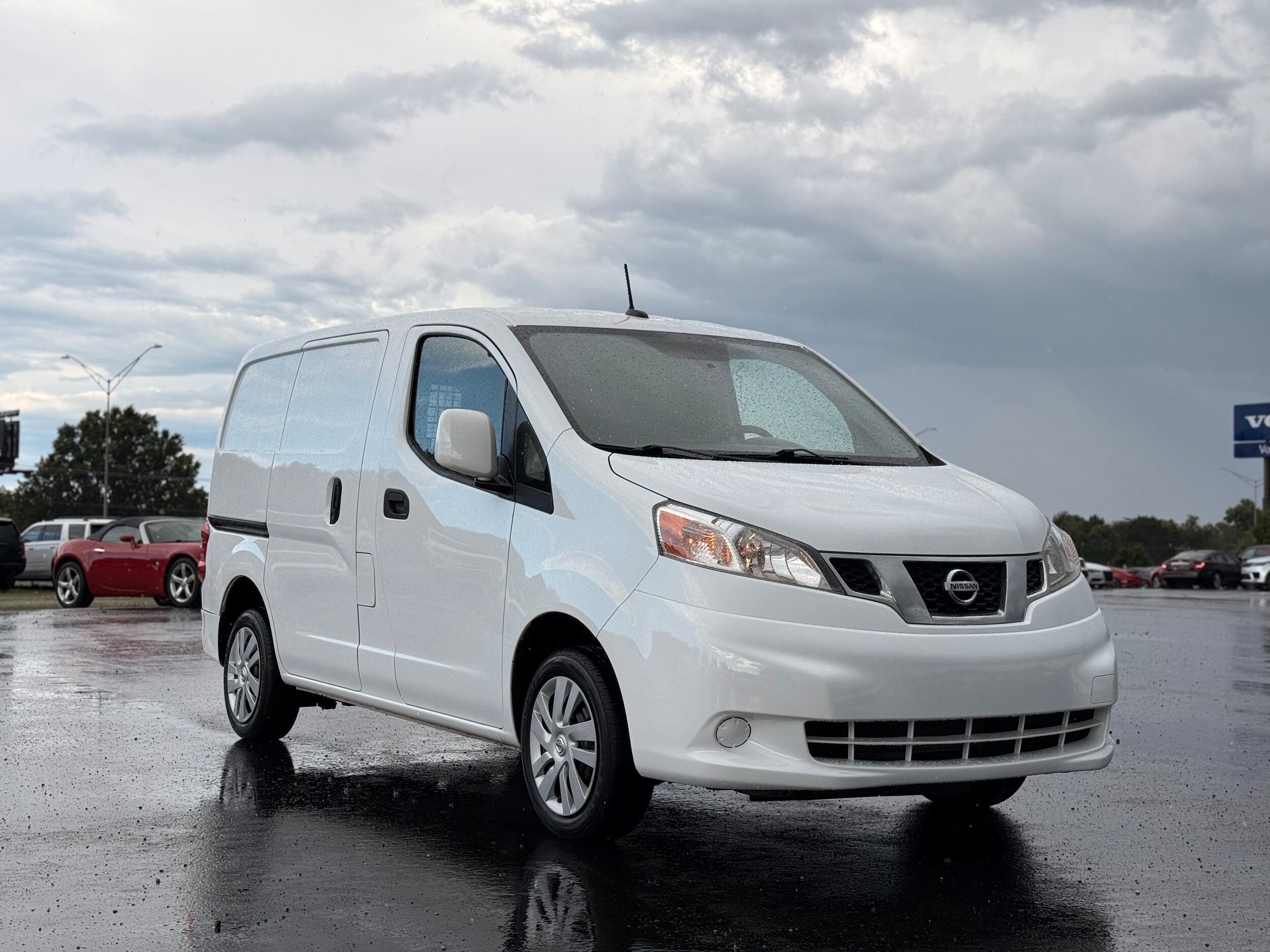 2020 Nissan NV200 SV photo 3