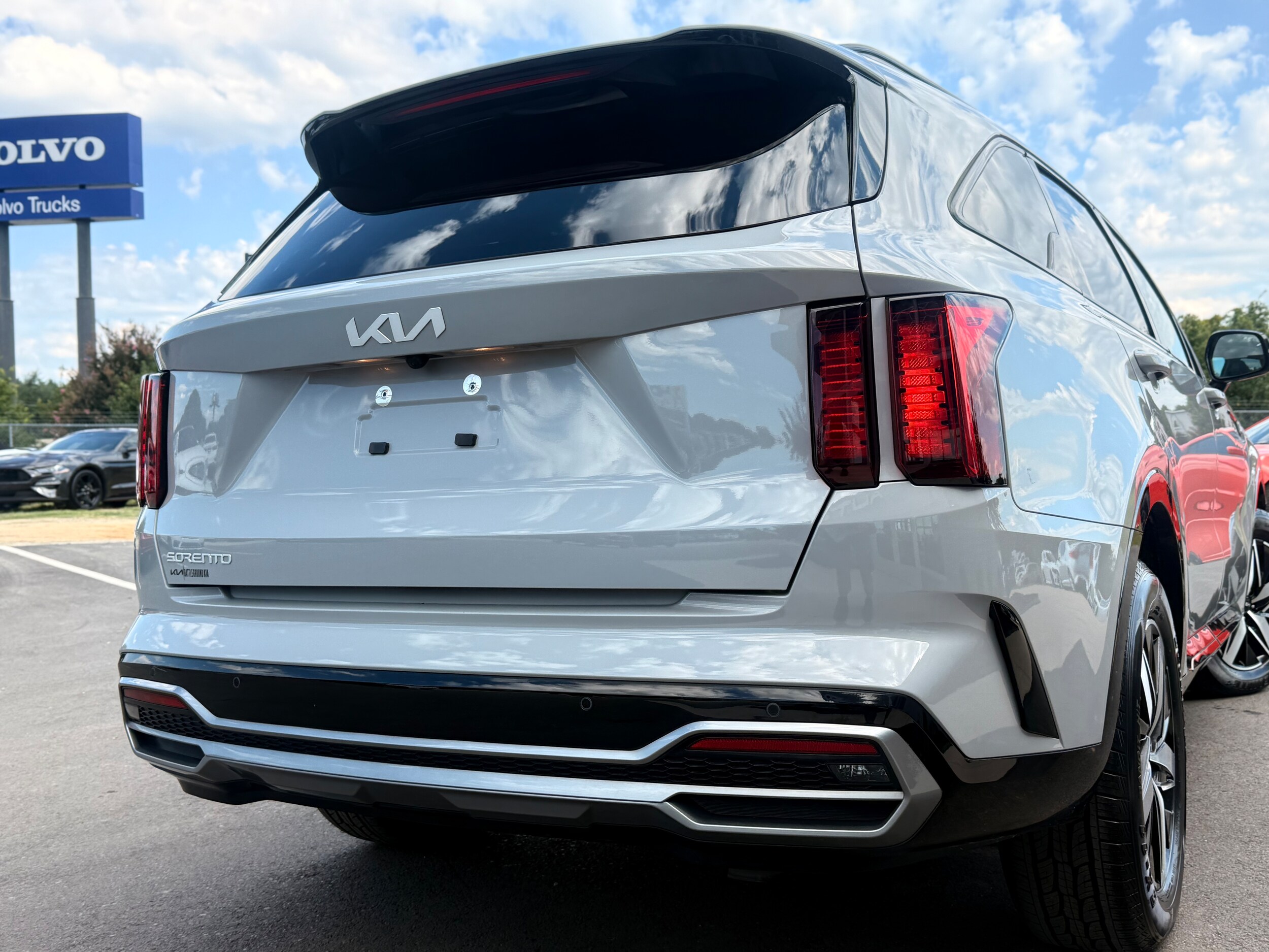 2023 Kia Sorento EX photo 2