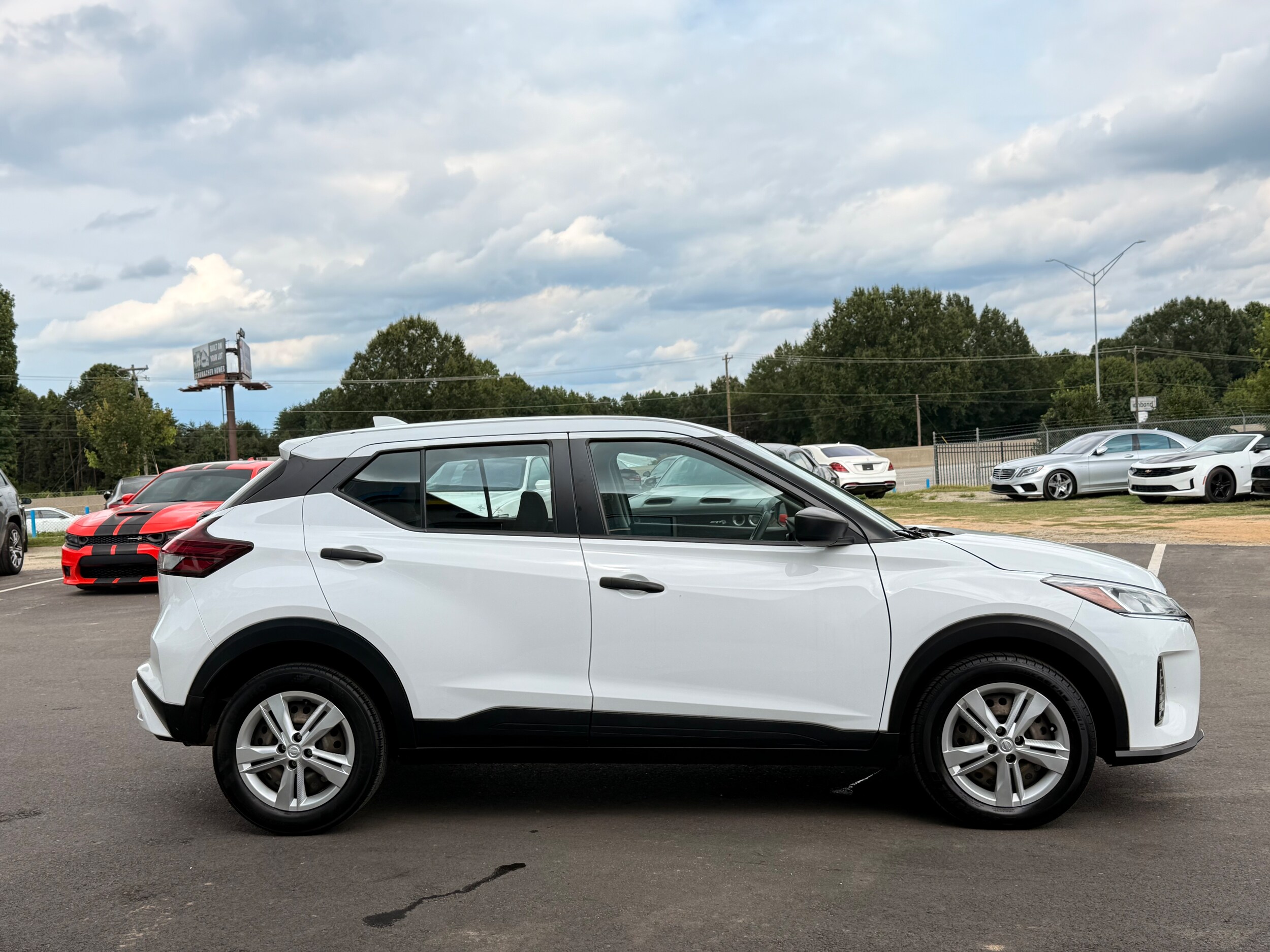 2023 Nissan Kicks S photo 3