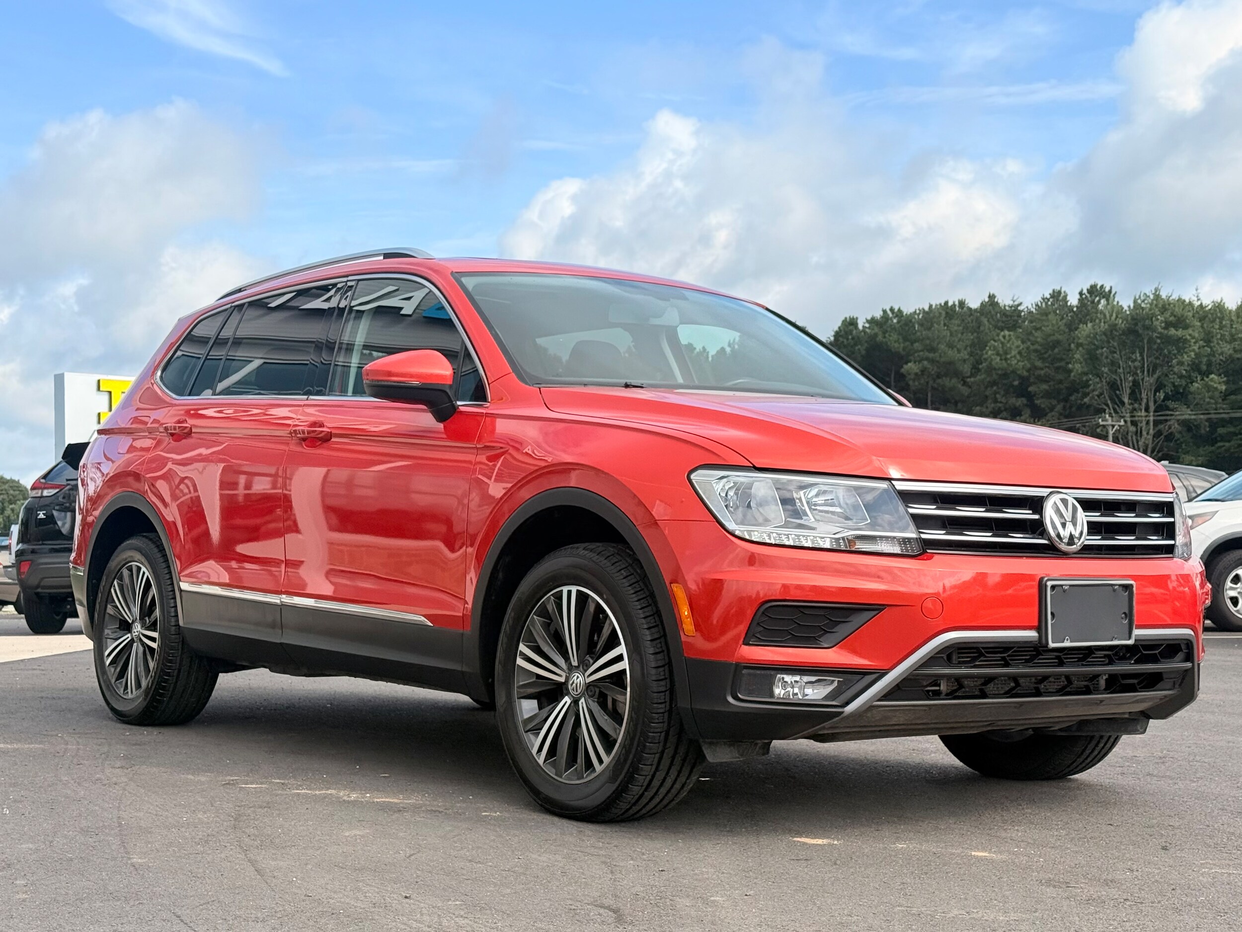 2018 Volkswagen Tiguan SEL photo 3