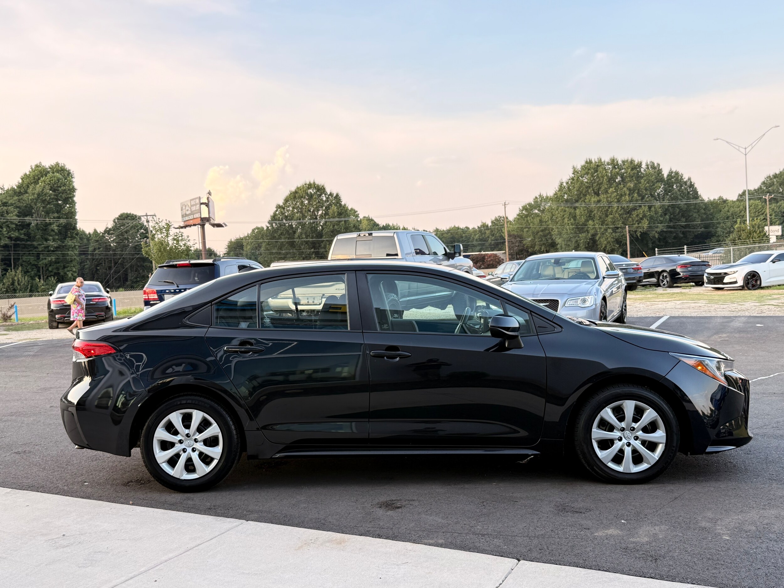 2022 Toyota Corolla LE photo 4
