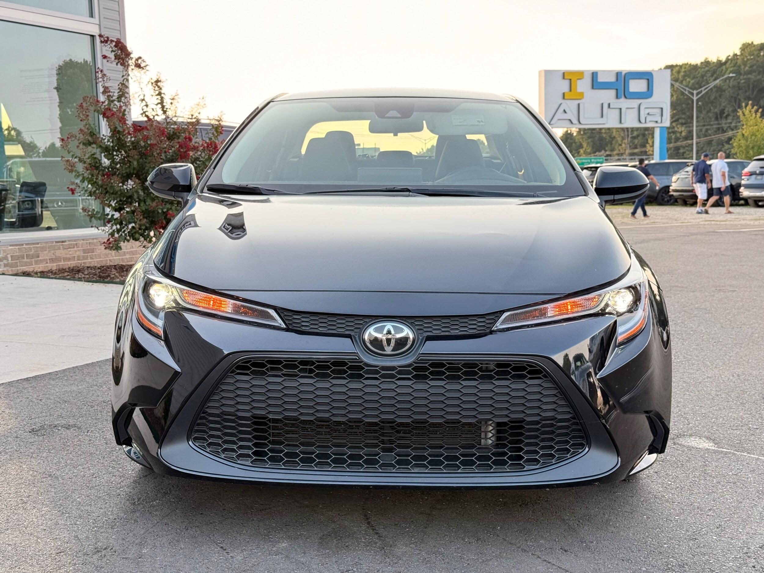 2022 Toyota Corolla LE photo 2