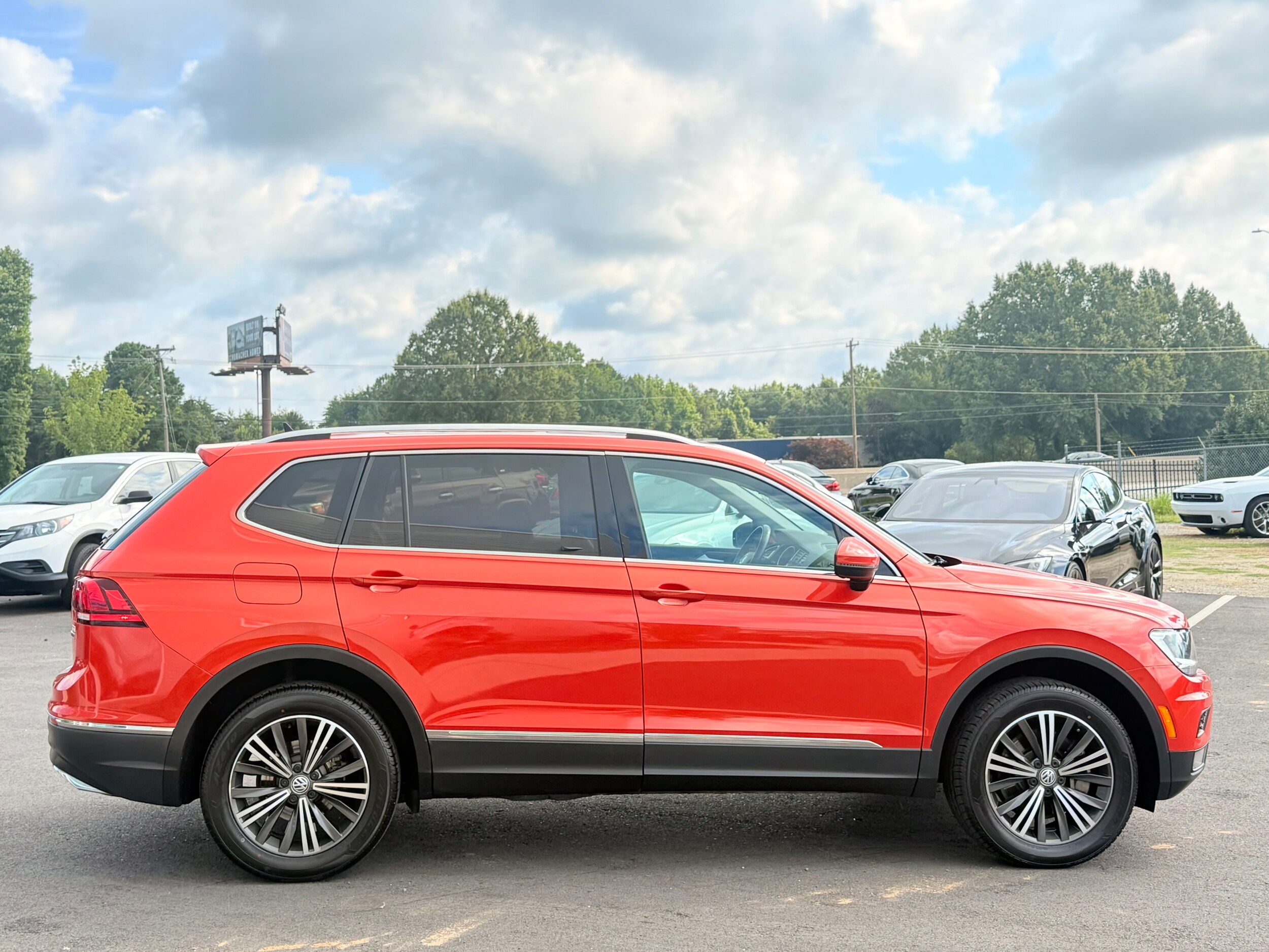 2018 Volkswagen Tiguan SEL photo 4
