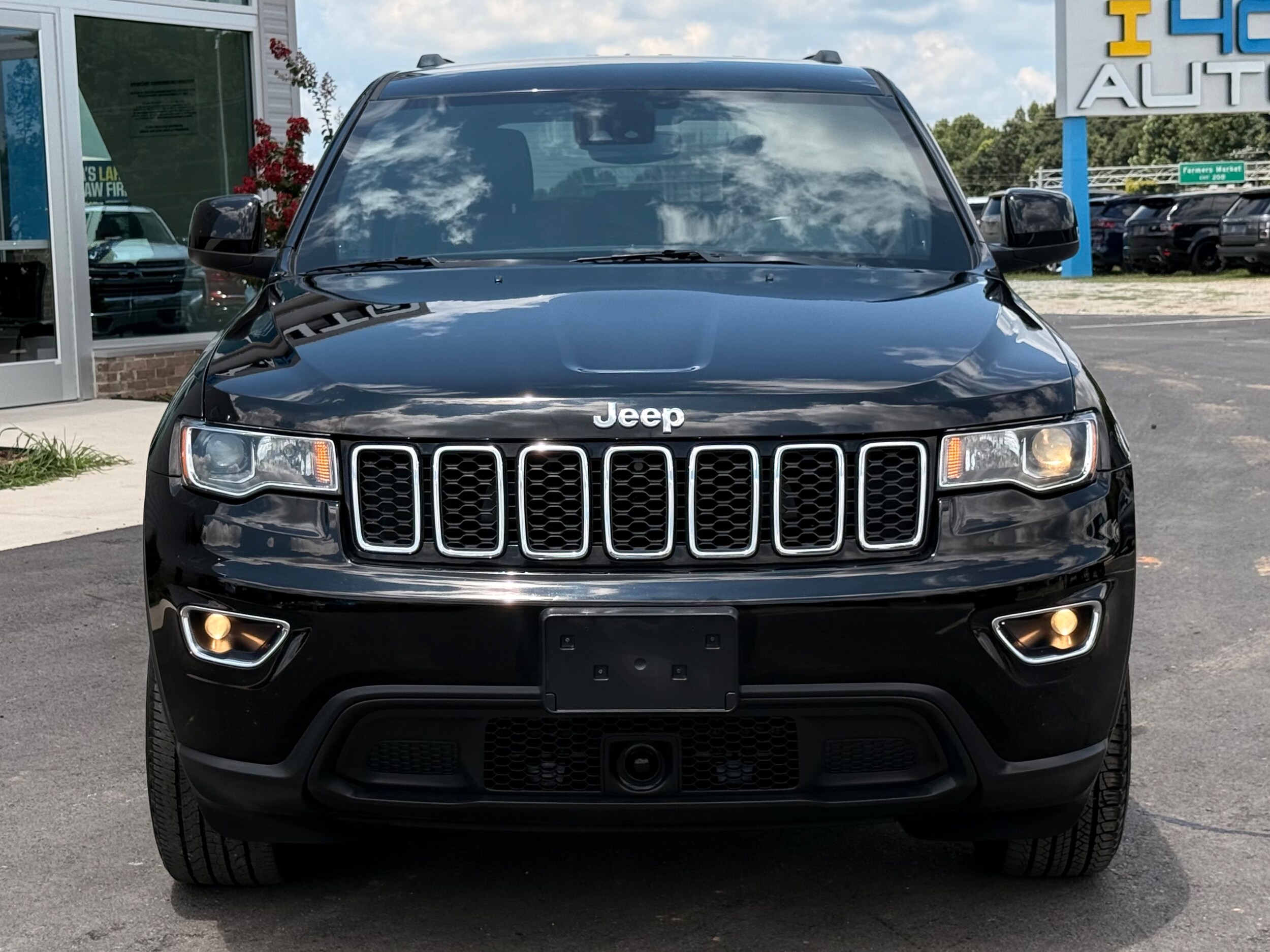 2021 Jeep Grand Cherokee Laredo photo 2