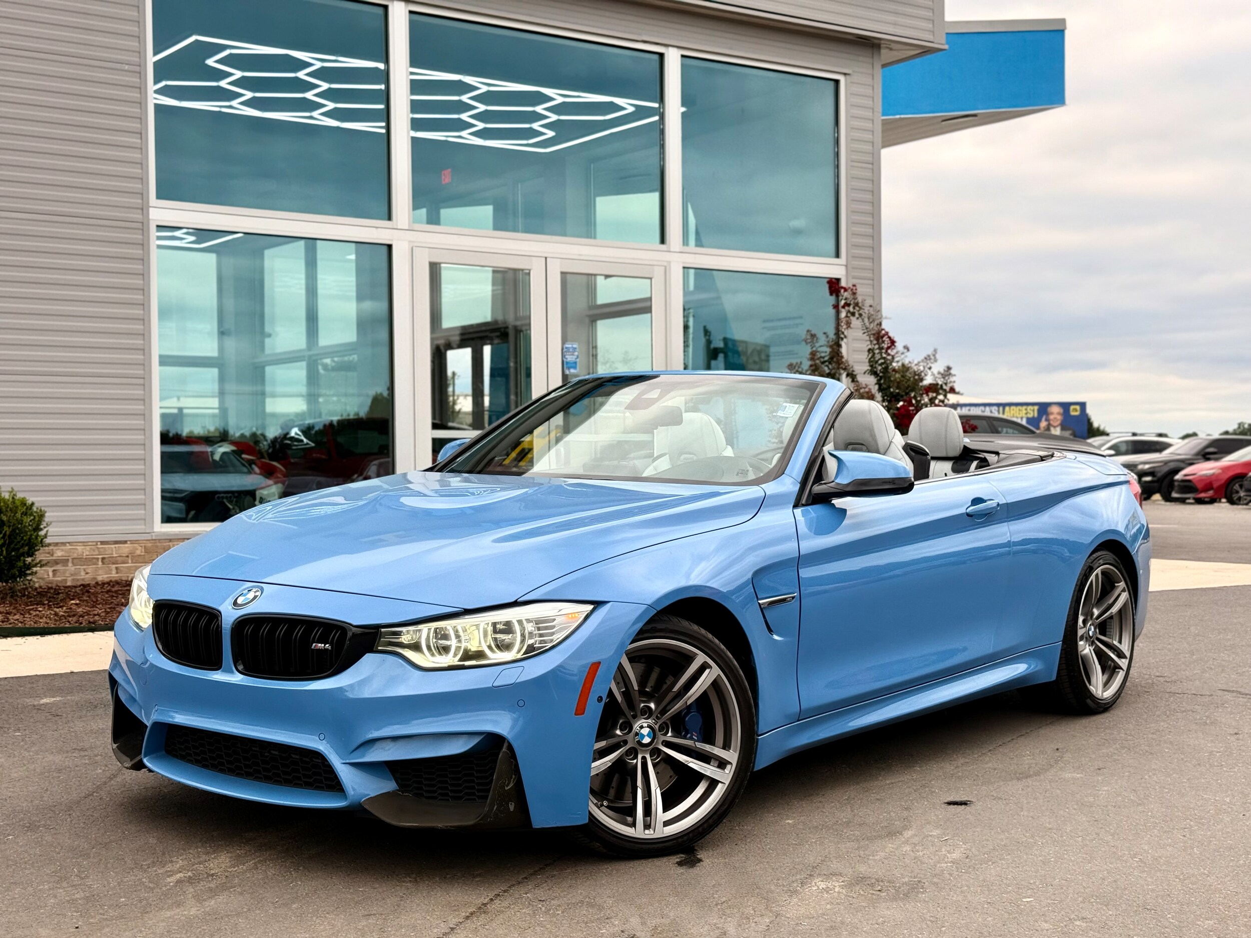 2016 Bmw M4 Convertible photo 2