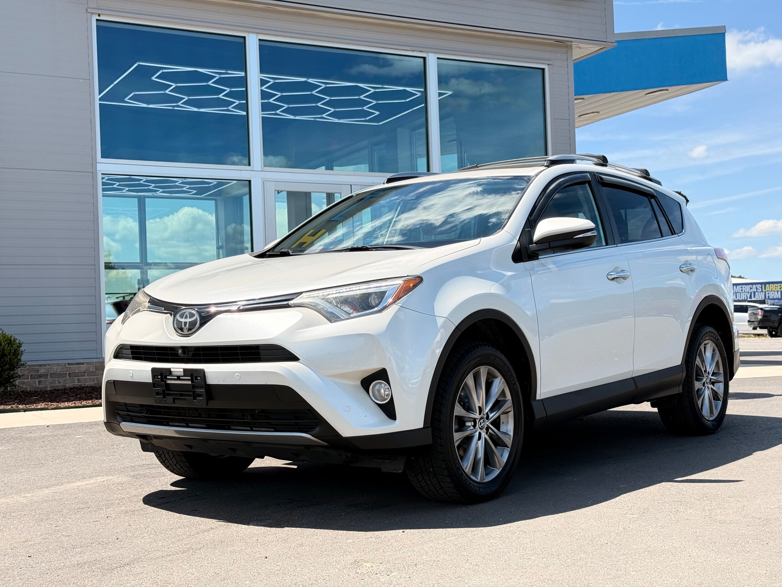 2018 Toyota RAV4 Platinum photo 2