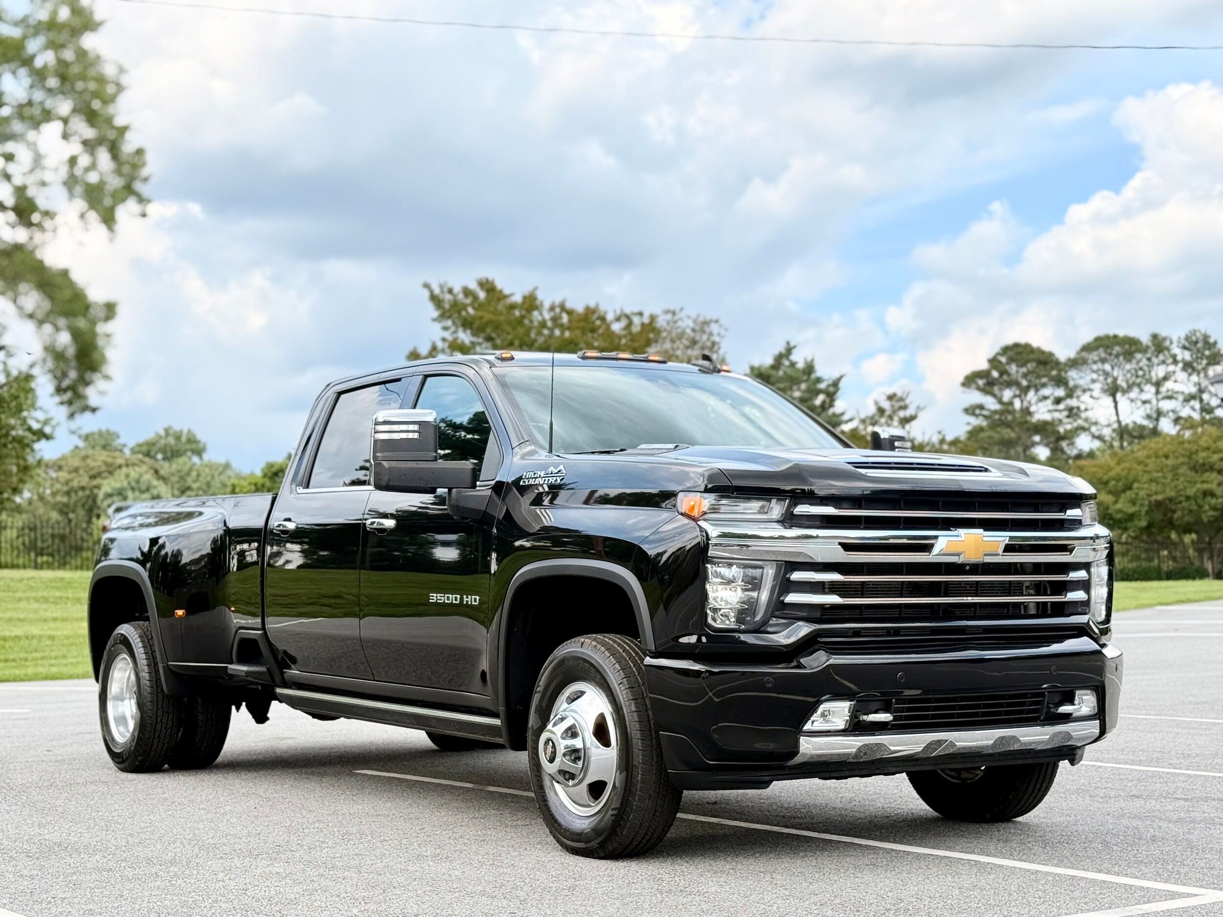 2022 Chevrolet Silverado 3500HD High Country photo 3
