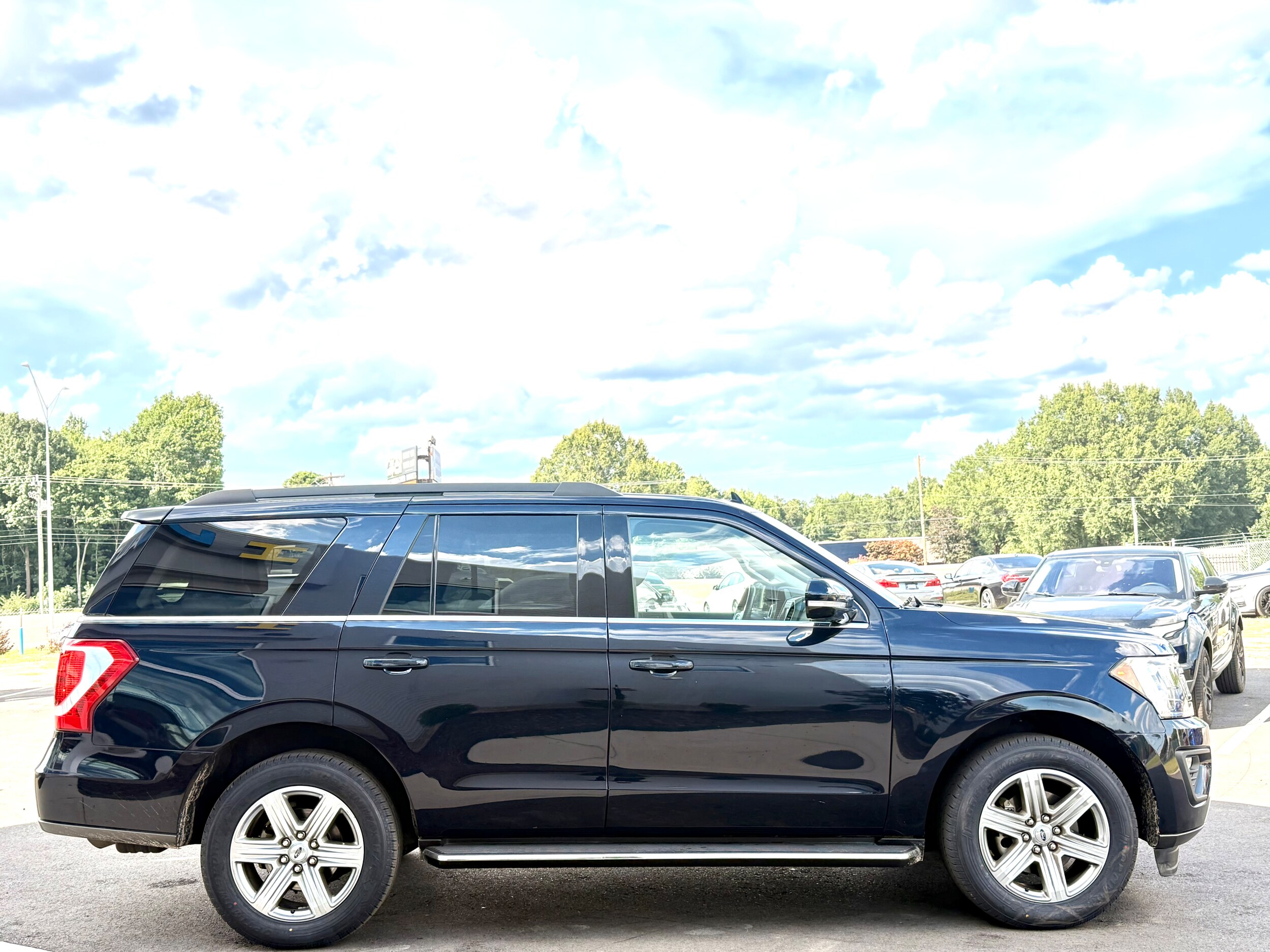 2021 Ford Expedition XLT photo 2